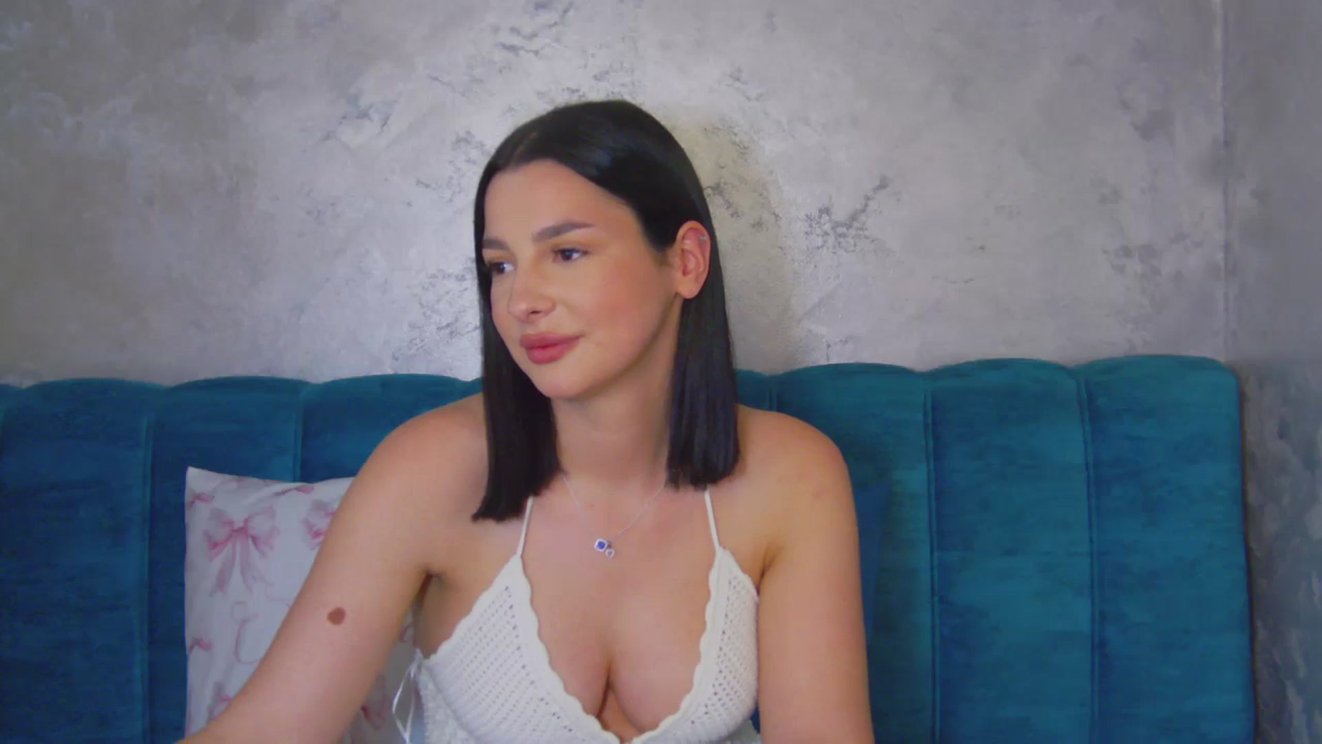 Gallery image thumbnail from MelisRoom's myfreecams stream on, 04/24/2025, 15:19 image 13 of 20
