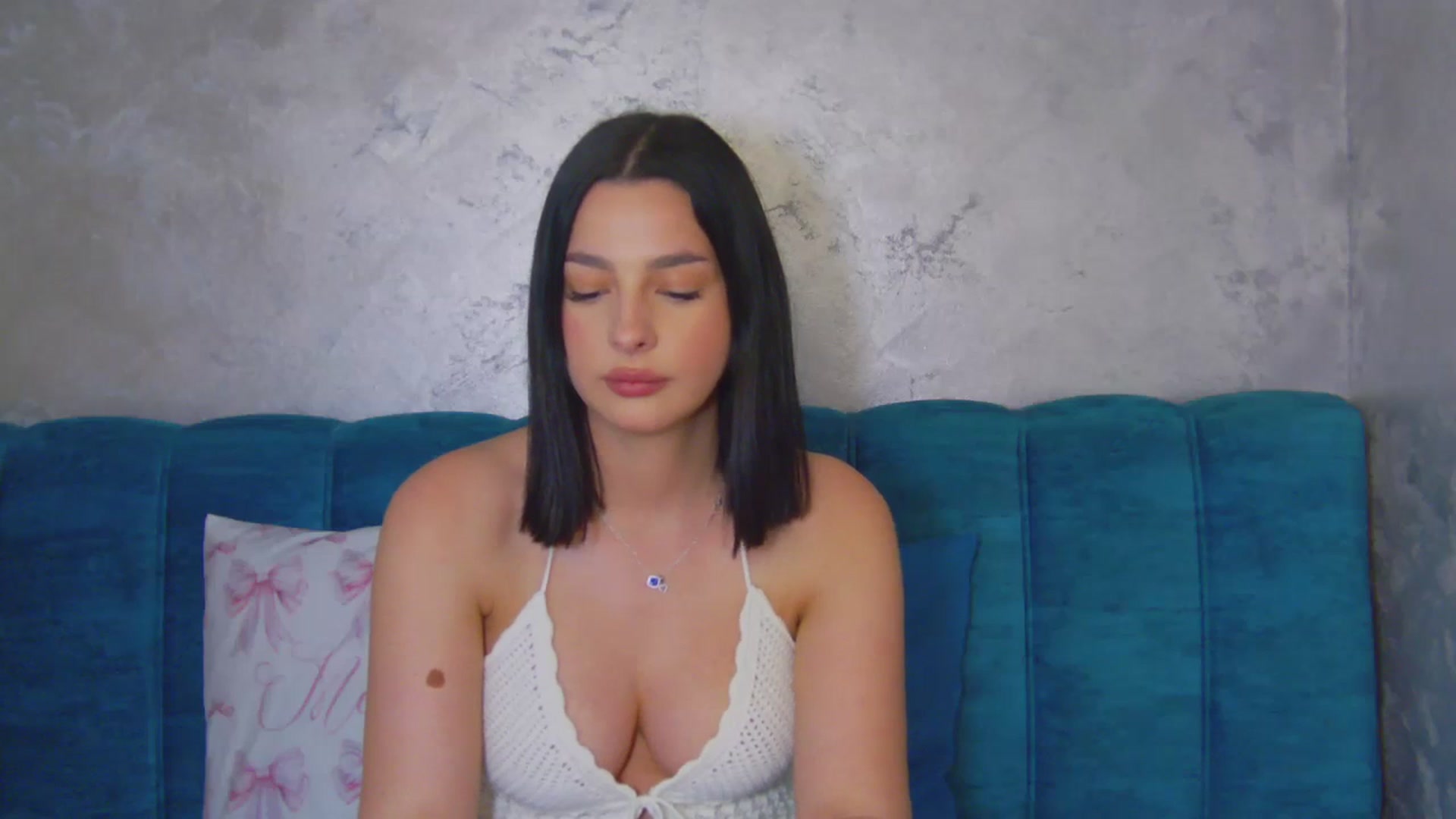 Gallery image thumbnail from MelisRoom's myfreecams stream on, 04/24/2025, 15:19 image 3 of 20