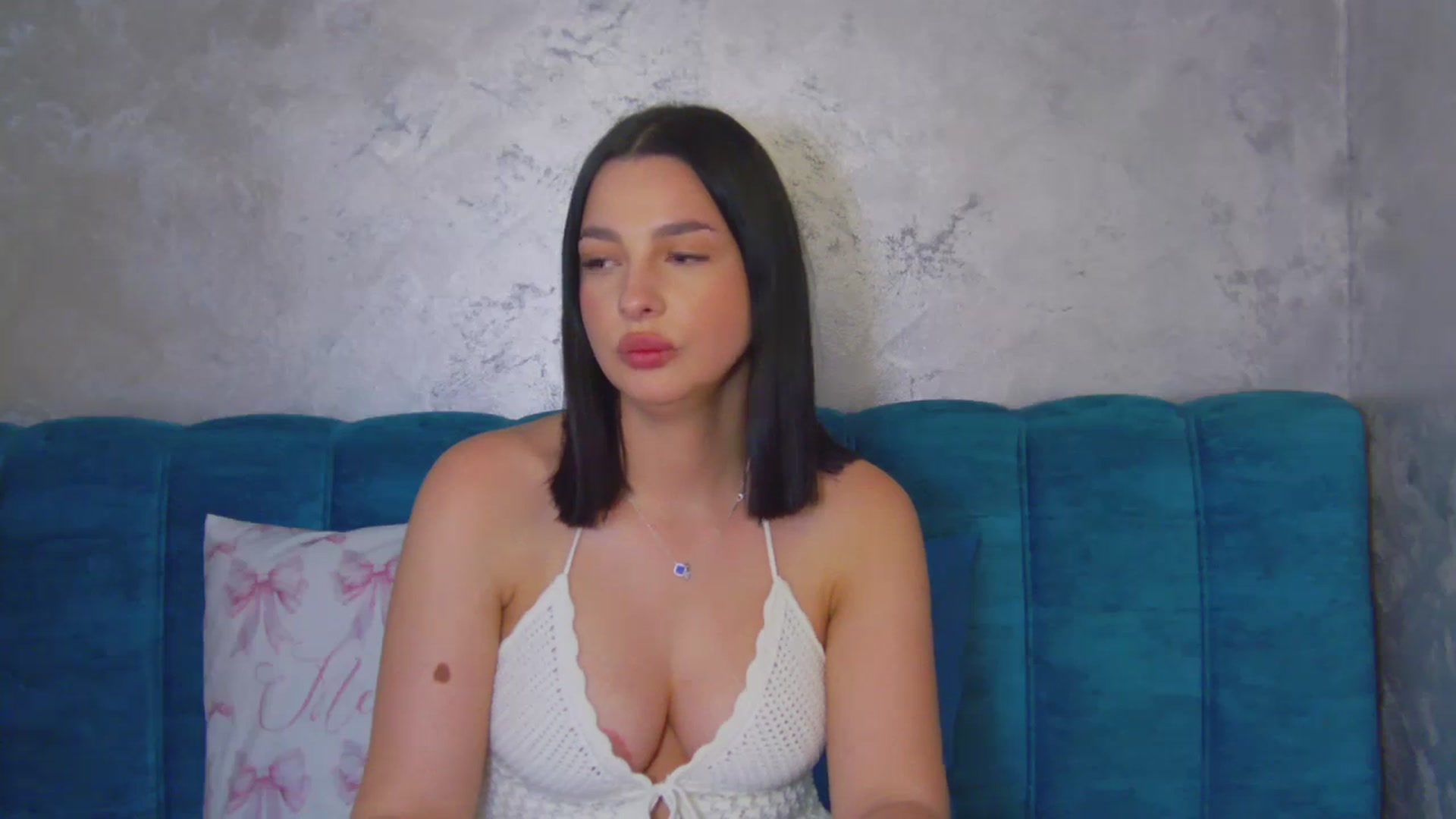 Gallery image thumbnail from MelisRoom's myfreecams stream on, 04/24/2025, 15:19 image 10 of 20