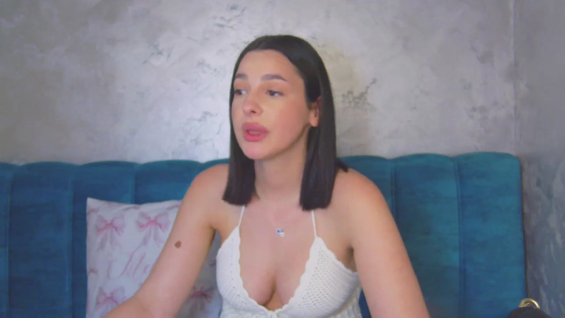 Gallery image thumbnail from MelisRoom's myfreecams stream on, 04/24/2025, 19:02 image 9 of 20