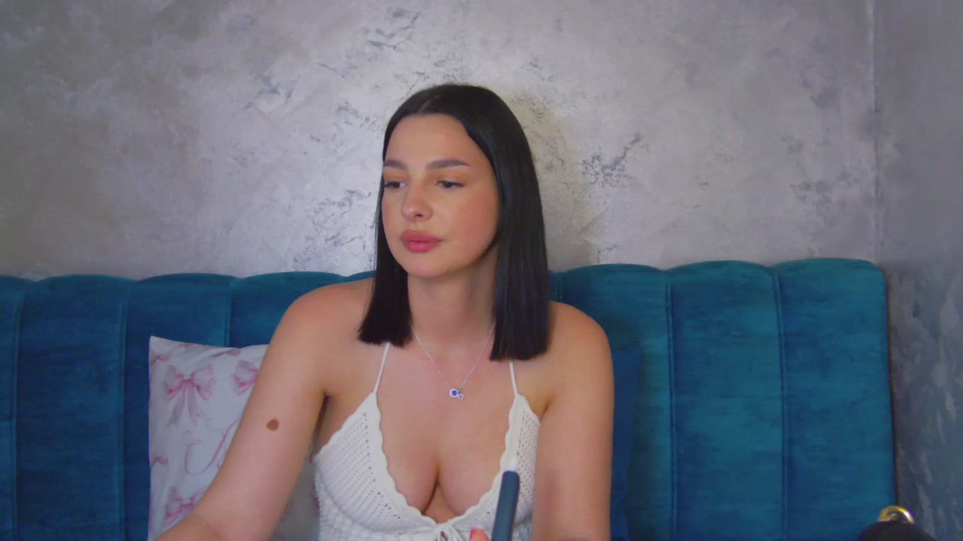 Gallery image thumbnail from MelisRoom's myfreecams stream on, 04/24/2025, 19:02 image 6 of 20