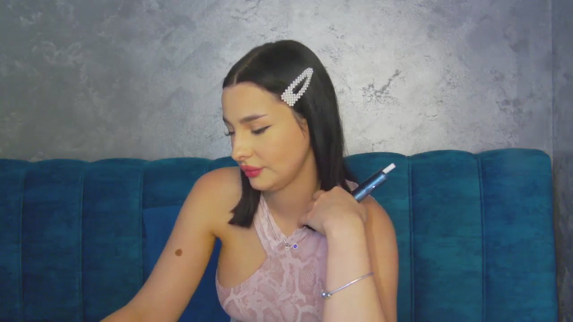 Gallery image thumbnail from MelisRoom's myfreecams stream on, 04/26/2025, 15:29 image 16 of 20