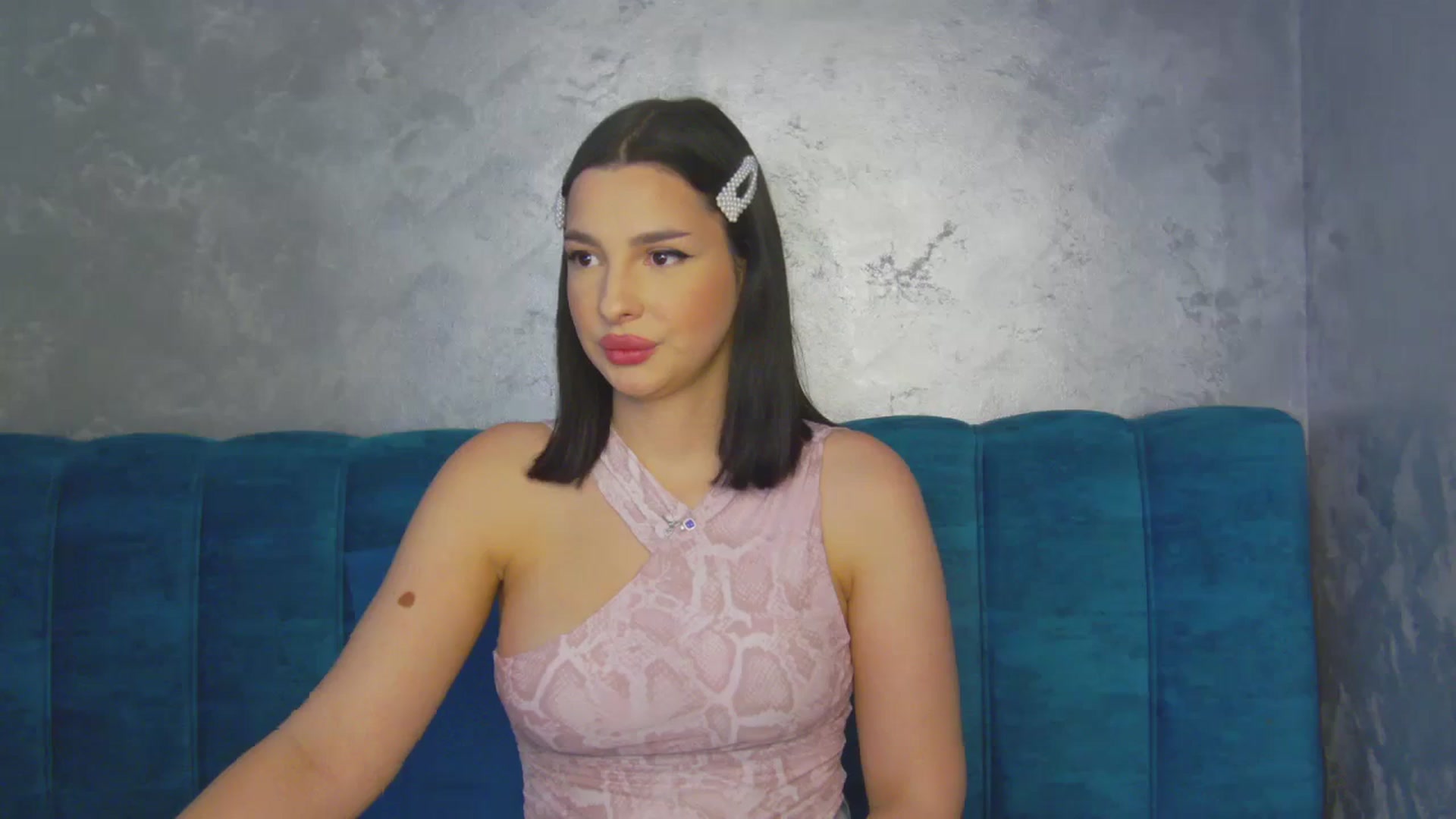 Gallery image thumbnail from MelisRoom's myfreecams stream on, 04/26/2025, 15:29 image 12 of 20