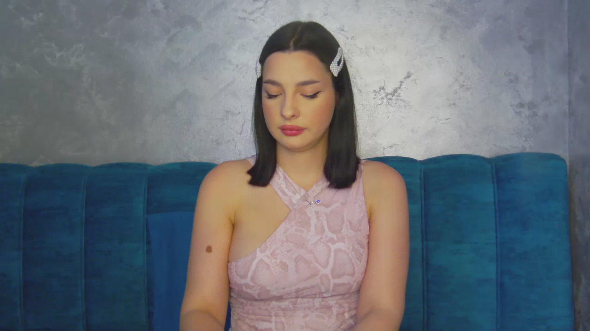 Gallery image thumbnail from MelisRoom's myfreecams stream on, 04/26/2025, 15:29 image 15 of 20