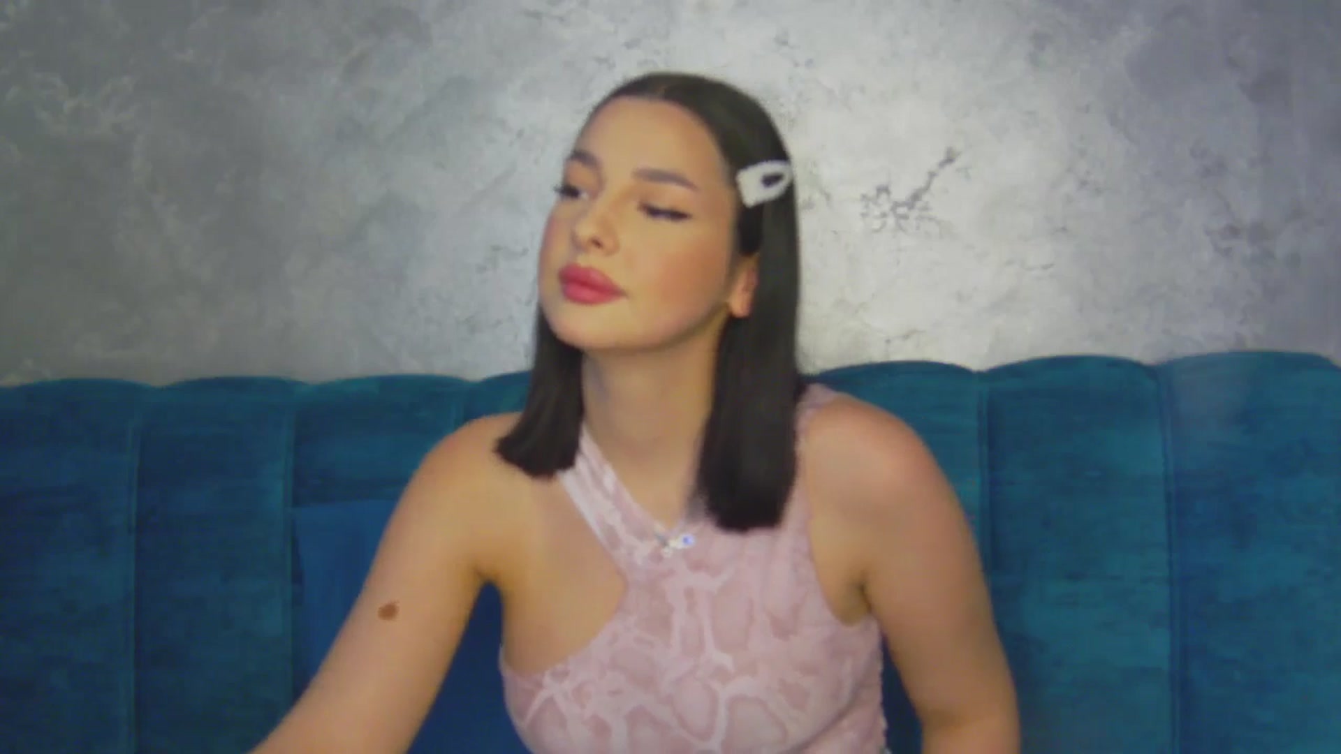 Gallery image thumbnail from MelisRoom's myfreecams stream on, 04/26/2025, 15:29 image 4 of 20