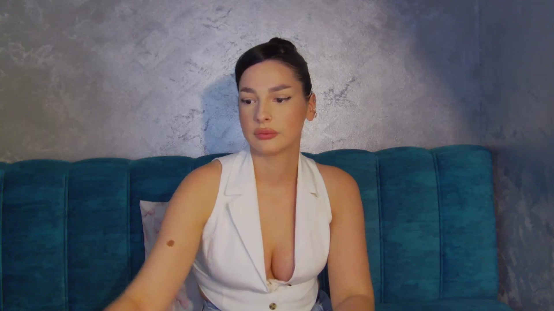 Gallery image thumbnail from MelisRoom's myfreecams stream on, 04/30/2025, 14:54 image 10 of 20