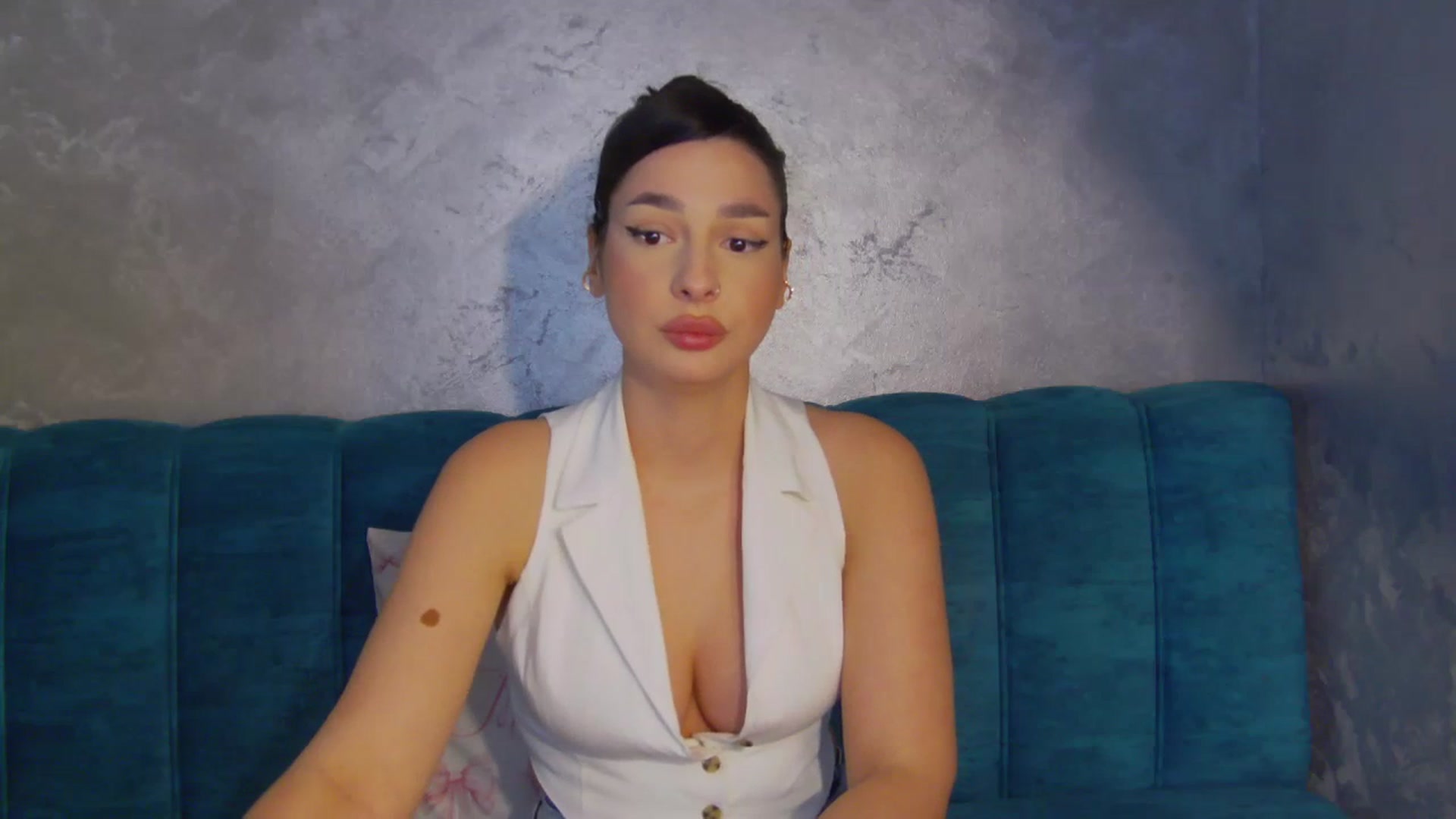 Gallery image thumbnail from MelisRoom's myfreecams stream on, 04/30/2025, 14:54 image 9 of 20