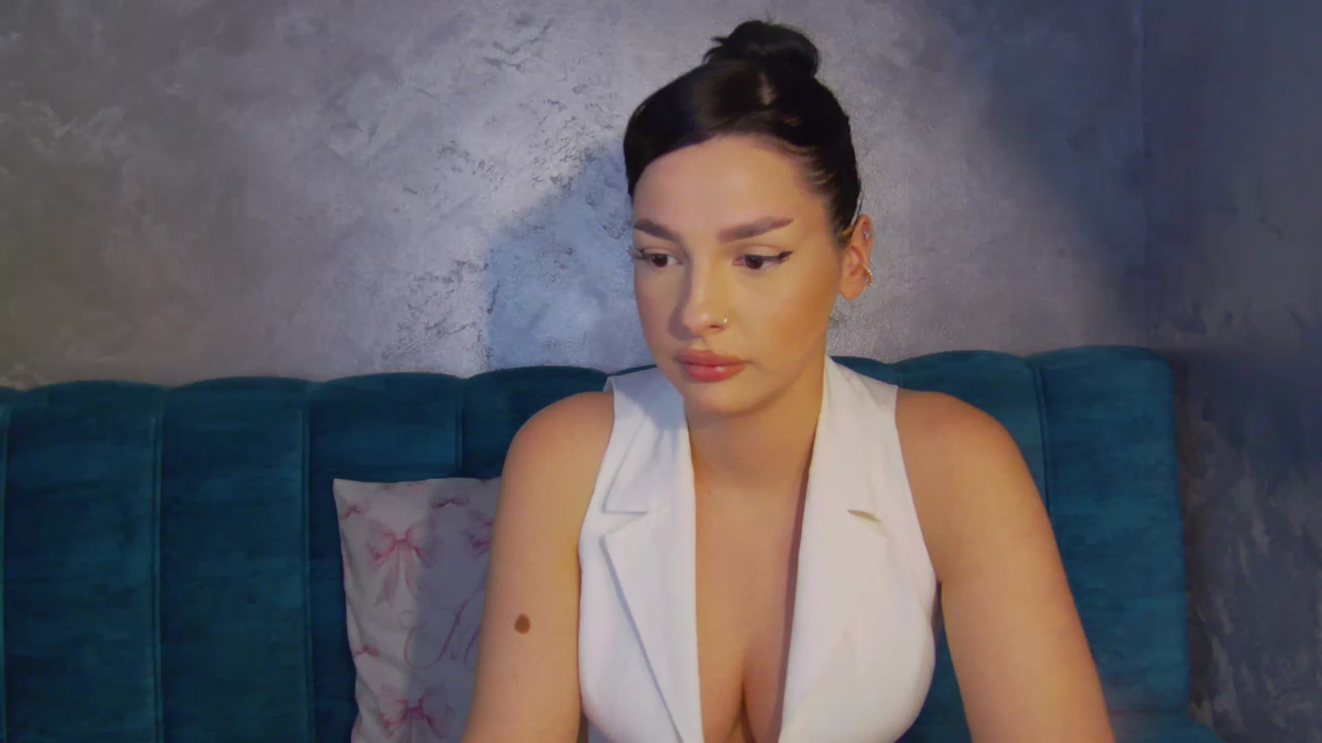 Gallery image thumbnail from MelisRoom's myfreecams stream on, 04/30/2025, 14:54 image 14 of 20