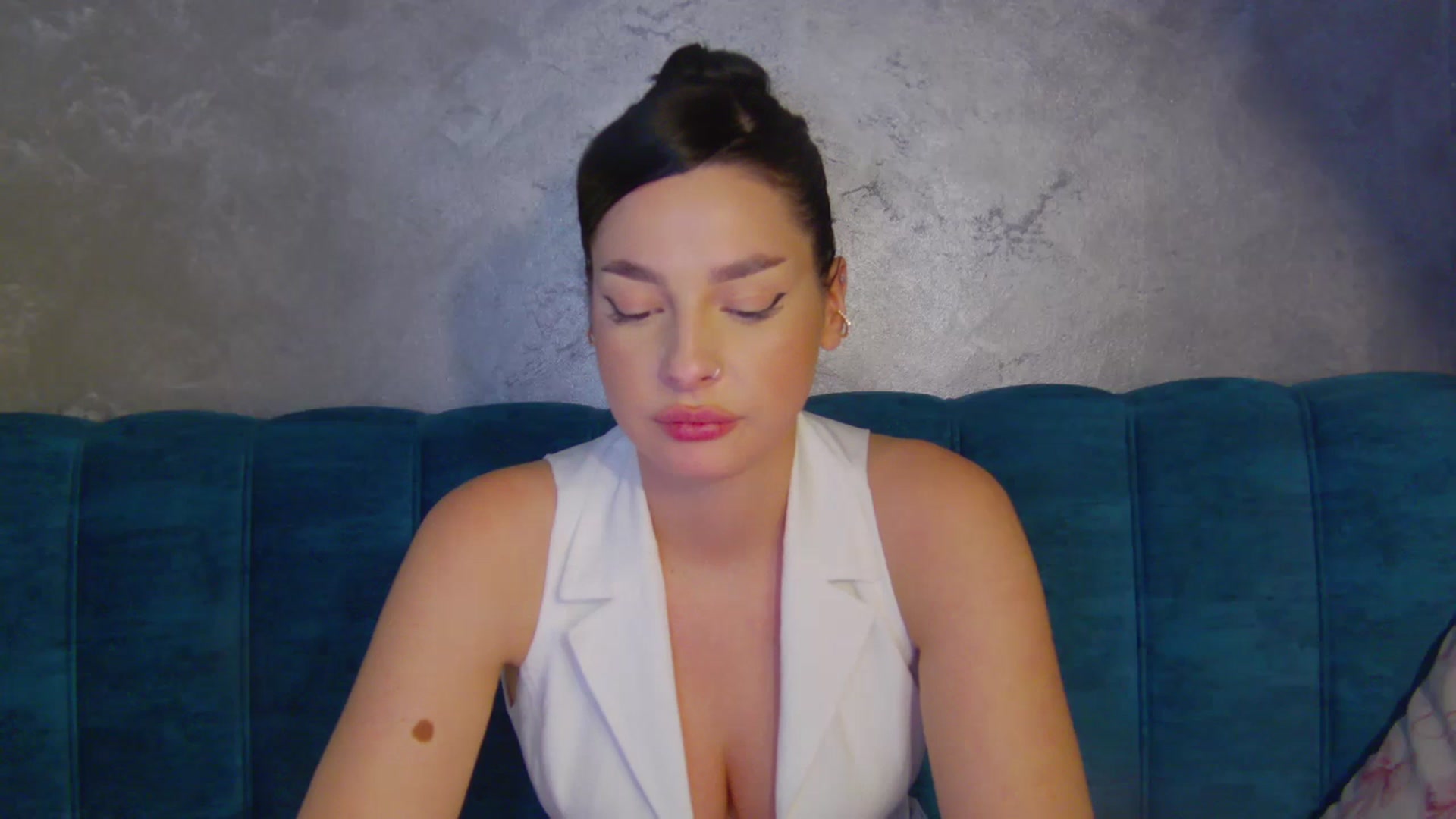 Gallery image thumbnail from MelisRoom's myfreecams stream on, 04/30/2025, 19:04 image 9 of 20