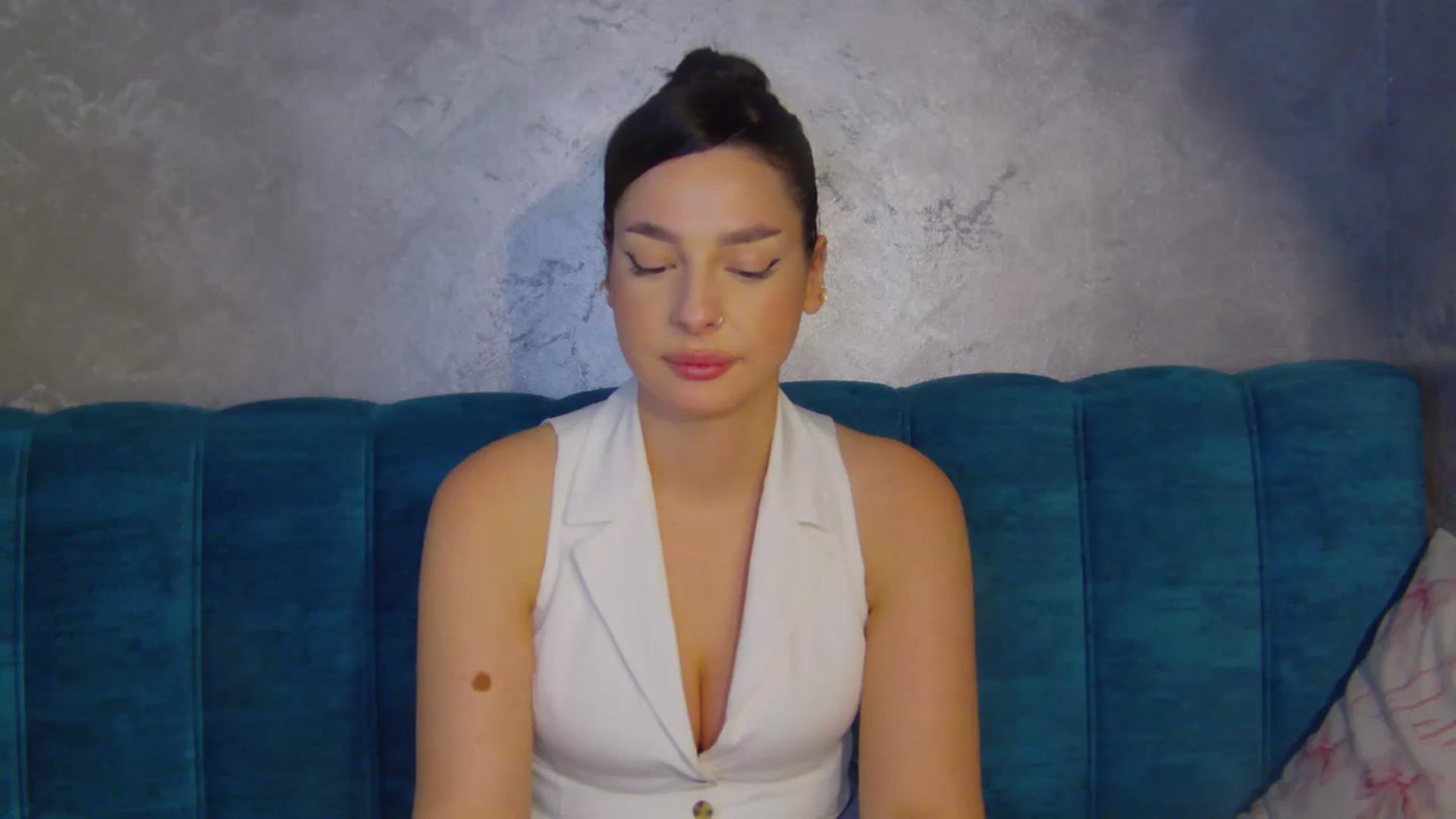Gallery image thumbnail from MelisRoom's myfreecams stream on, 04/30/2025, 19:04 image 19 of 20