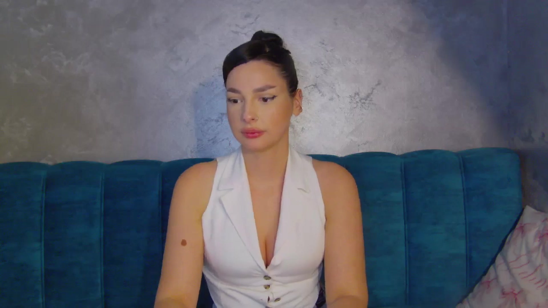 Gallery image thumbnail from MelisRoom's myfreecams stream on, 04/30/2025, 19:04 image 4 of 20