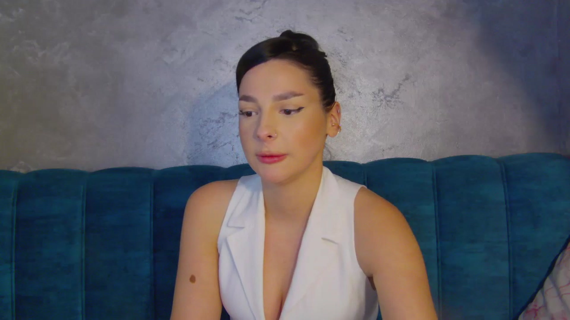 Gallery image thumbnail from MelisRoom's myfreecams stream on, 04/30/2025, 19:04 image 2 of 20