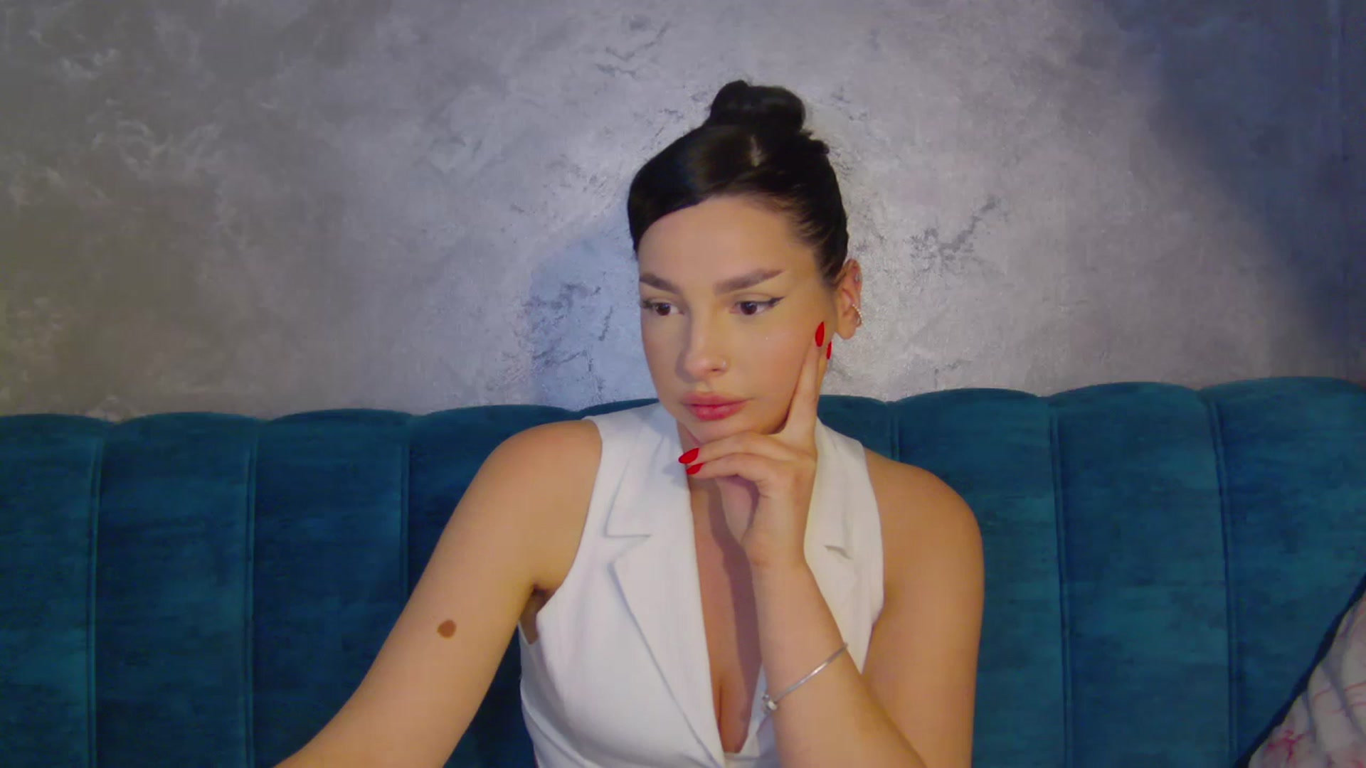 Gallery image thumbnail from MelisRoom's myfreecams stream on, 04/30/2025, 19:04 image 11 of 20