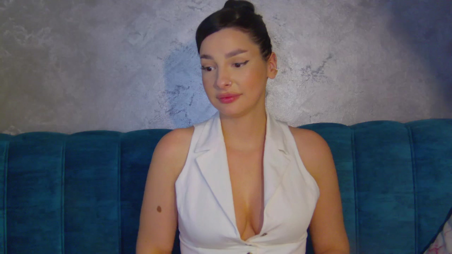 Gallery image thumbnail from MelisRoom's myfreecams stream on, 04/30/2025, 19:04 image 16 of 20