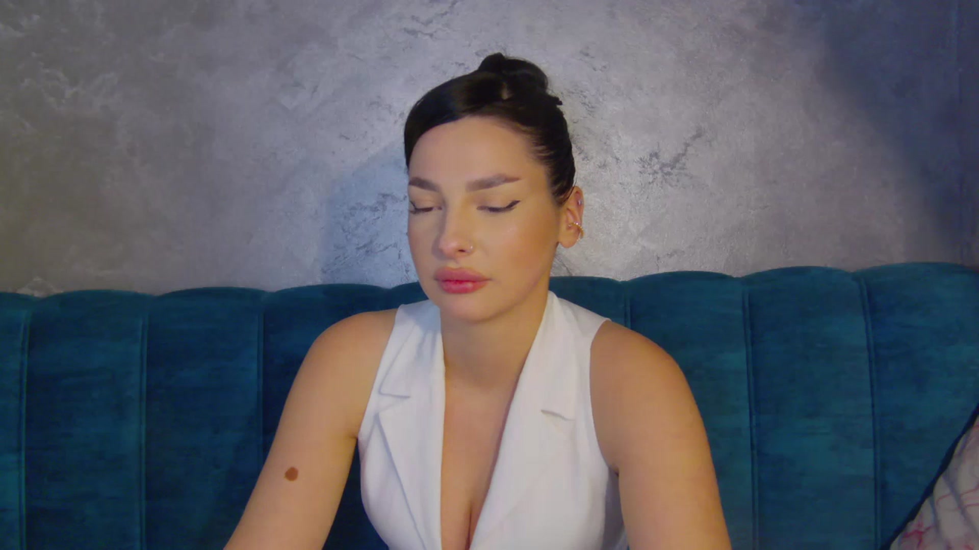Gallery image thumbnail from MelisRoom's myfreecams stream on, 04/30/2025, 19:04 image 3 of 20