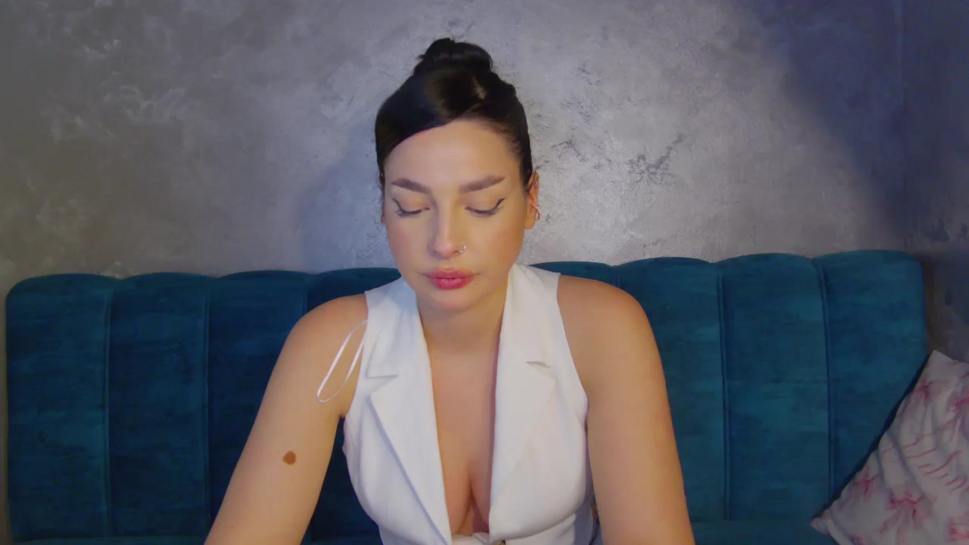 Gallery image thumbnail from MelisRoom's myfreecams stream on, 04/30/2025, 19:04 image 8 of 20