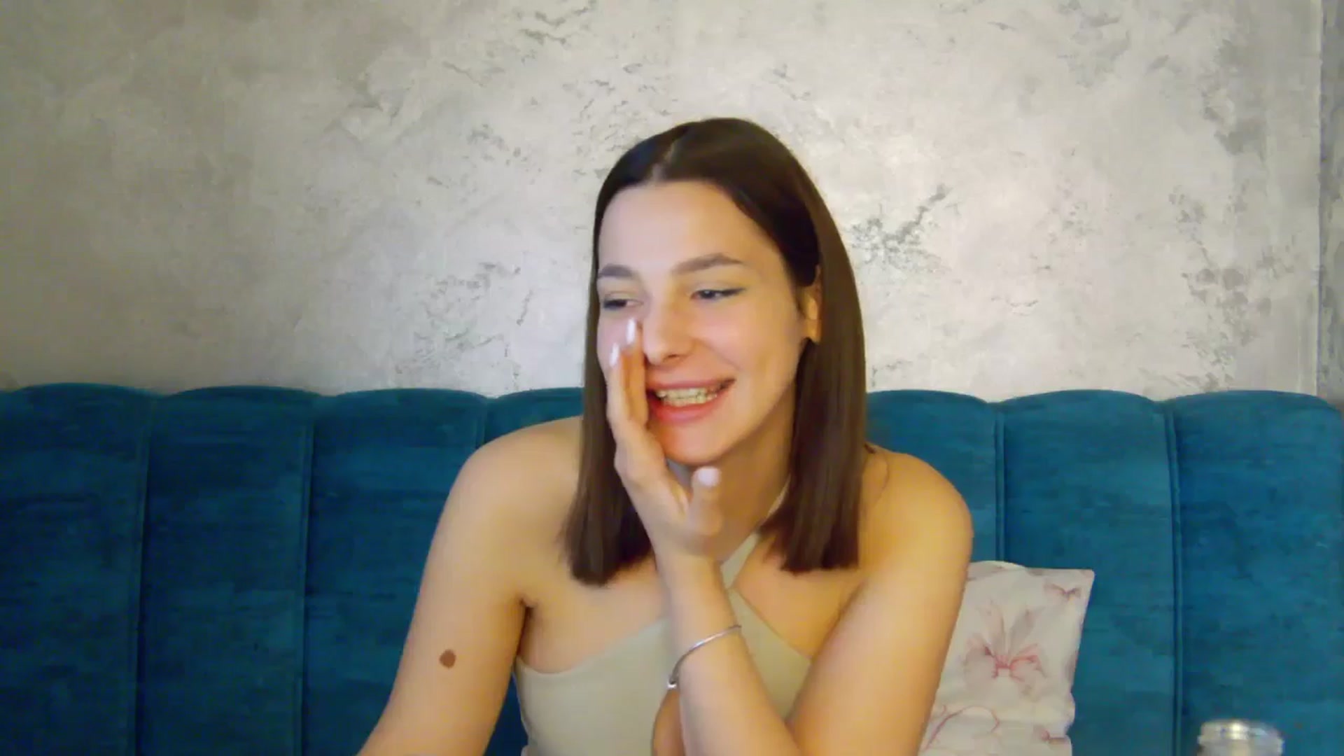 Gallery image thumbnail from MelisRoom's myfreecams stream on, 05/18/2025, 15:50 image 9 of 20