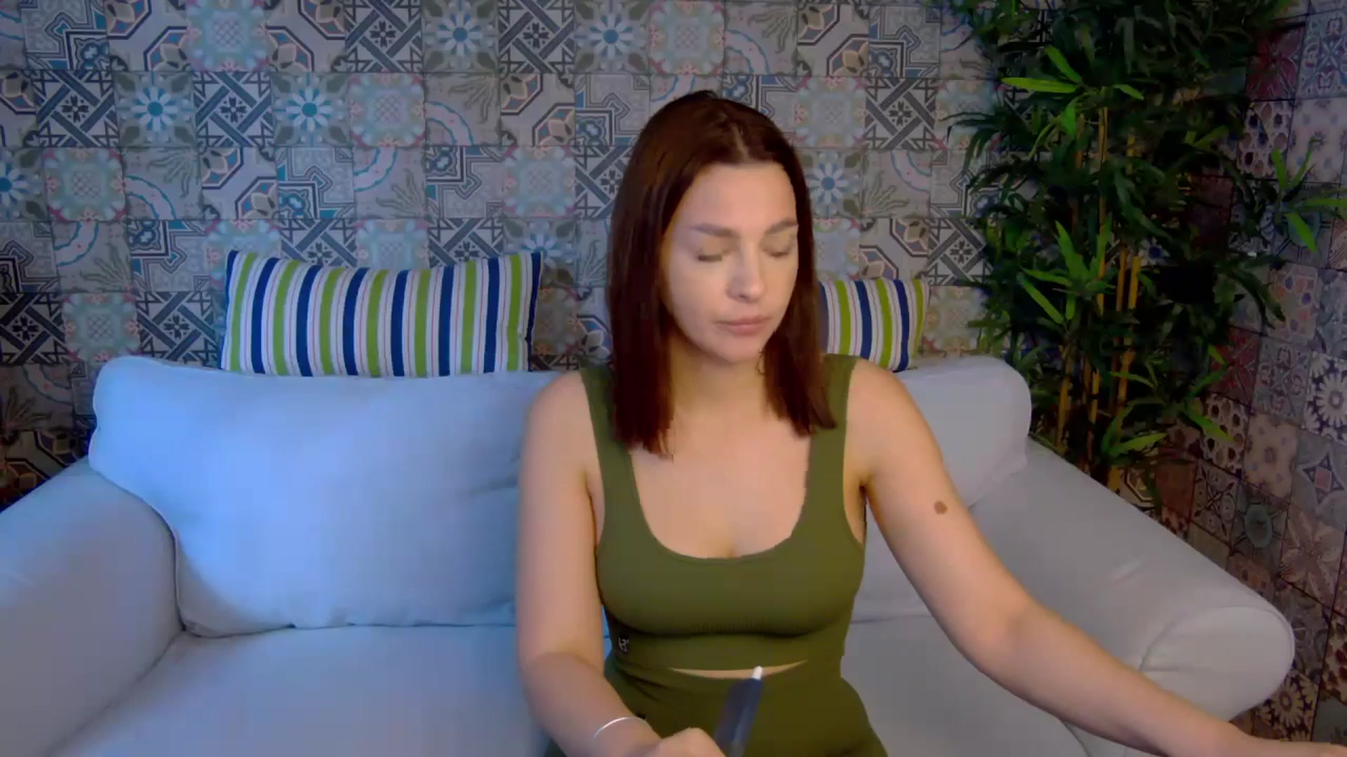 Gallery image thumbnail from MelisRoom's myfreecams stream on, 05/20/2025, 14:25 image 17 of 20