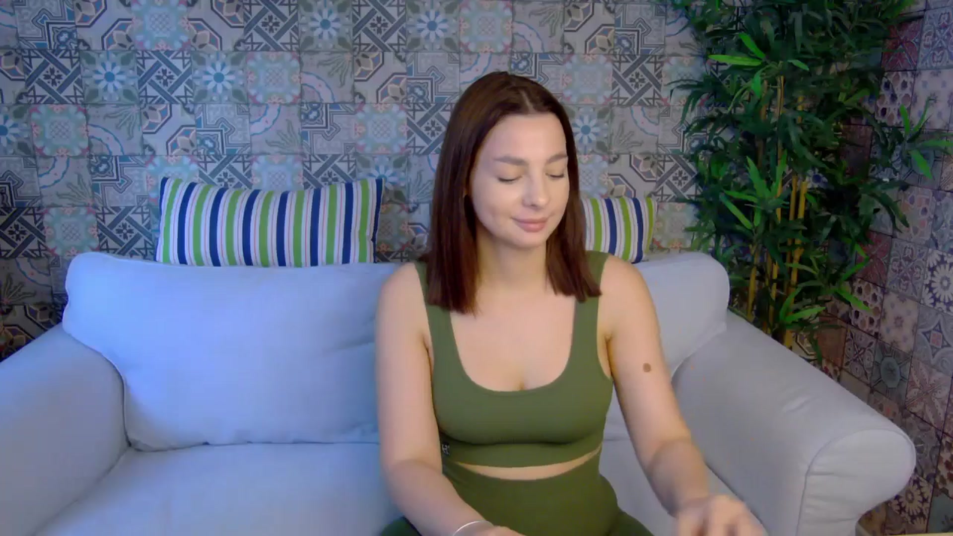 Gallery image thumbnail from MelisRoom's myfreecams stream on, 05/20/2025, 14:25 image 14 of 20