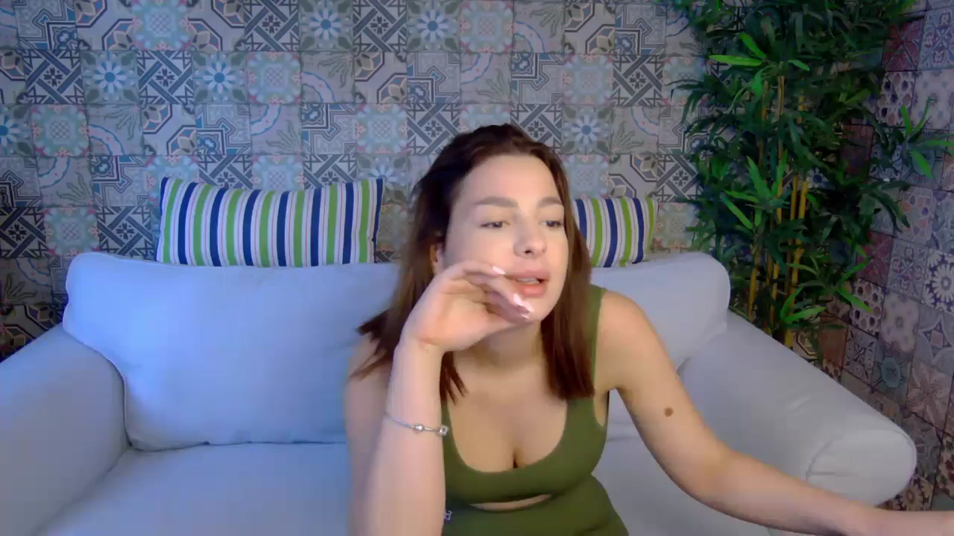 Gallery image thumbnail from MelisRoom's myfreecams stream on, 05/20/2025, 14:25 image 9 of 20