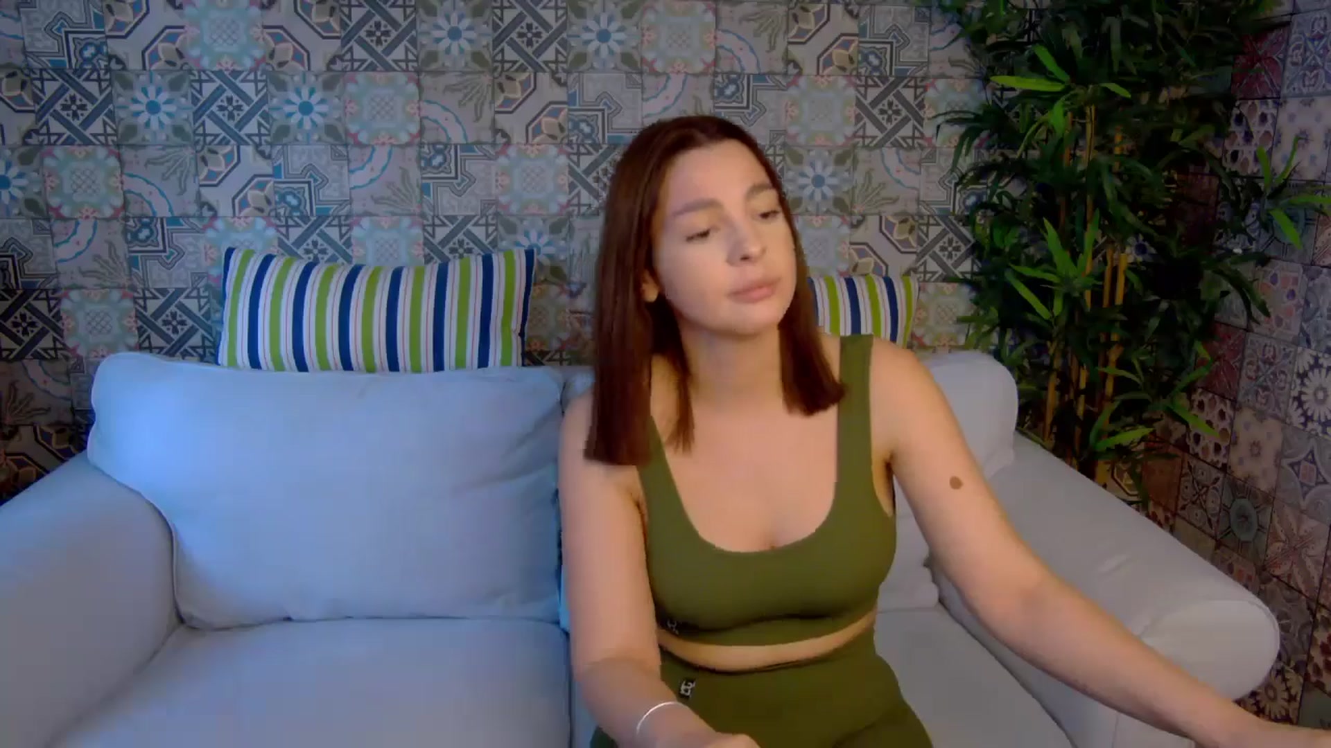 Gallery image thumbnail from MelisRoom's myfreecams stream on, 05/20/2025, 15:51 image 4 of 20