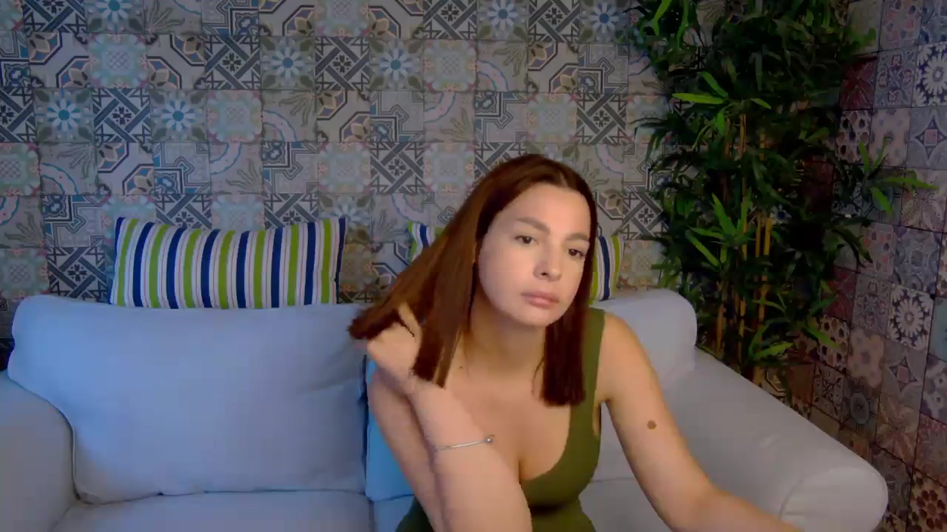 Gallery image thumbnail from MelisRoom's myfreecams stream on, 05/20/2025, 15:51 image 17 of 20