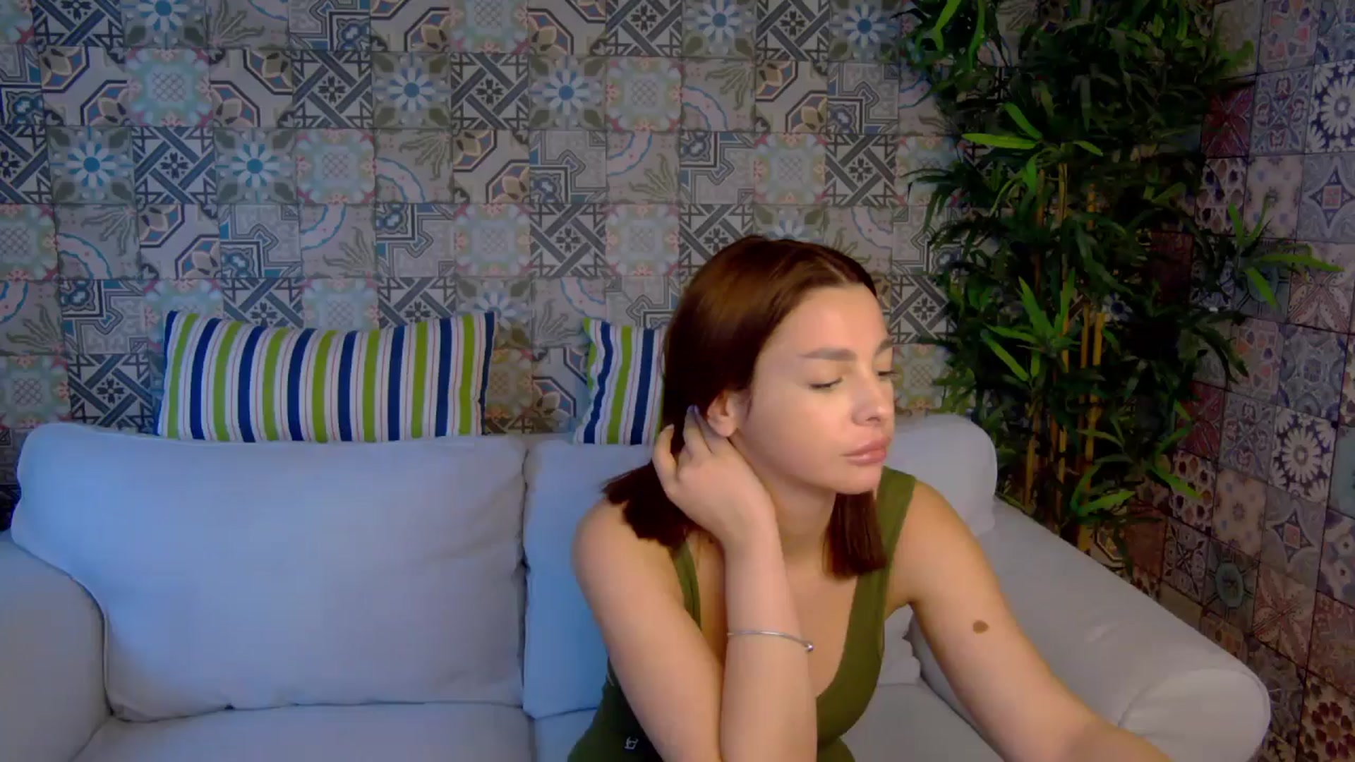 Gallery image thumbnail from MelisRoom's myfreecams stream on, 05/20/2025, 15:51 image 18 of 20