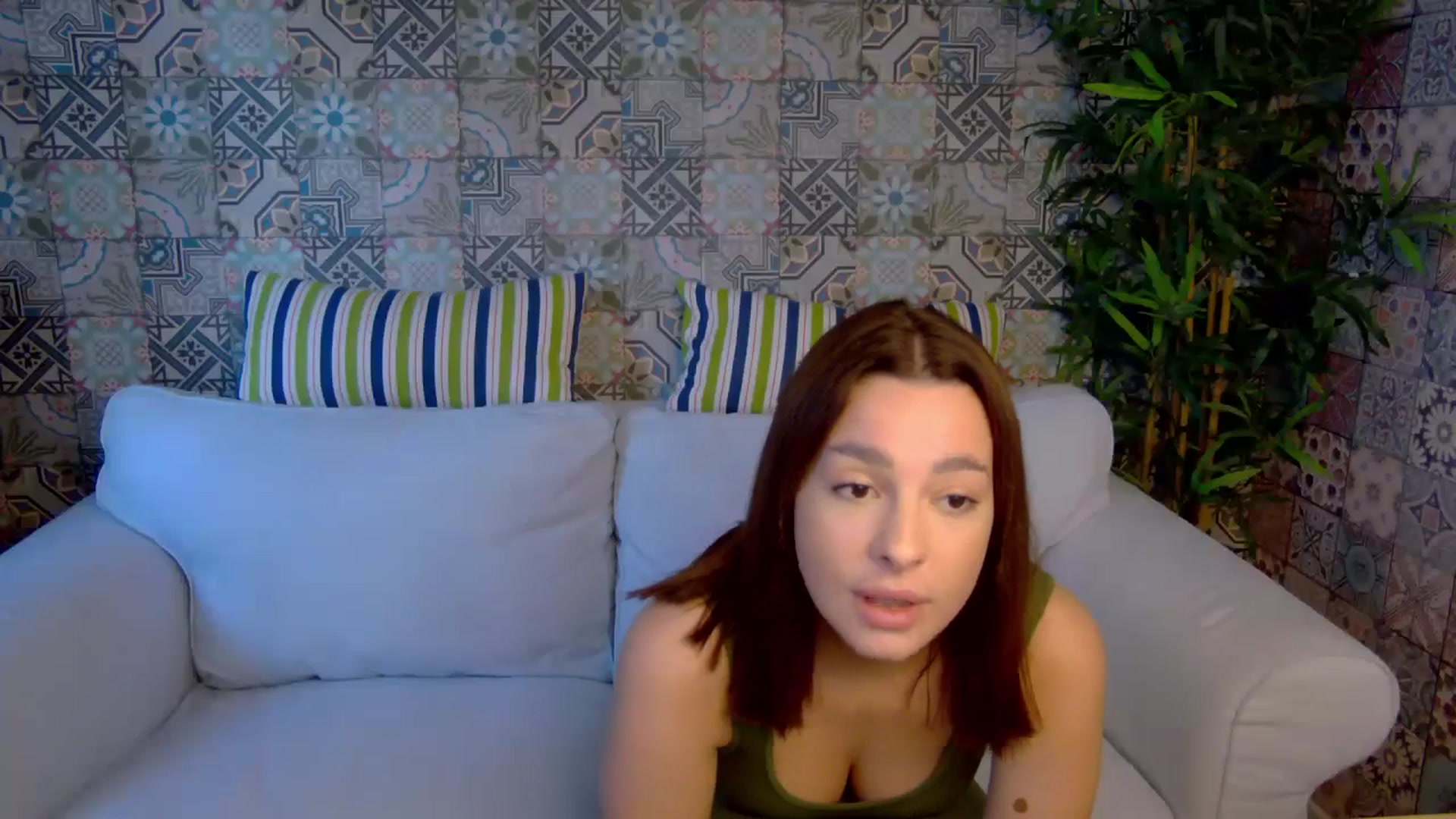 Gallery image thumbnail from MelisRoom's myfreecams stream on, 05/20/2025, 15:51 image 6 of 20