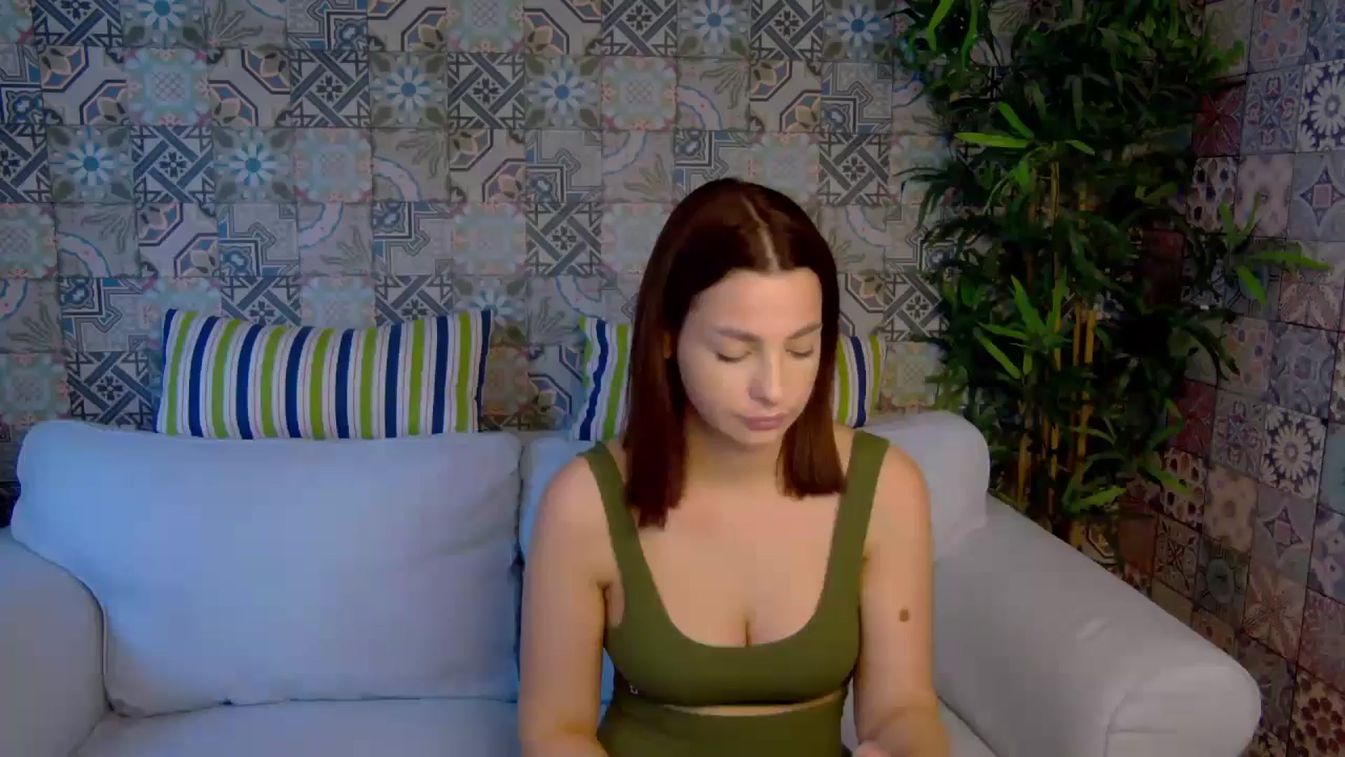 Gallery image thumbnail from MelisRoom's myfreecams stream on, 05/20/2025, 15:51 image 16 of 20