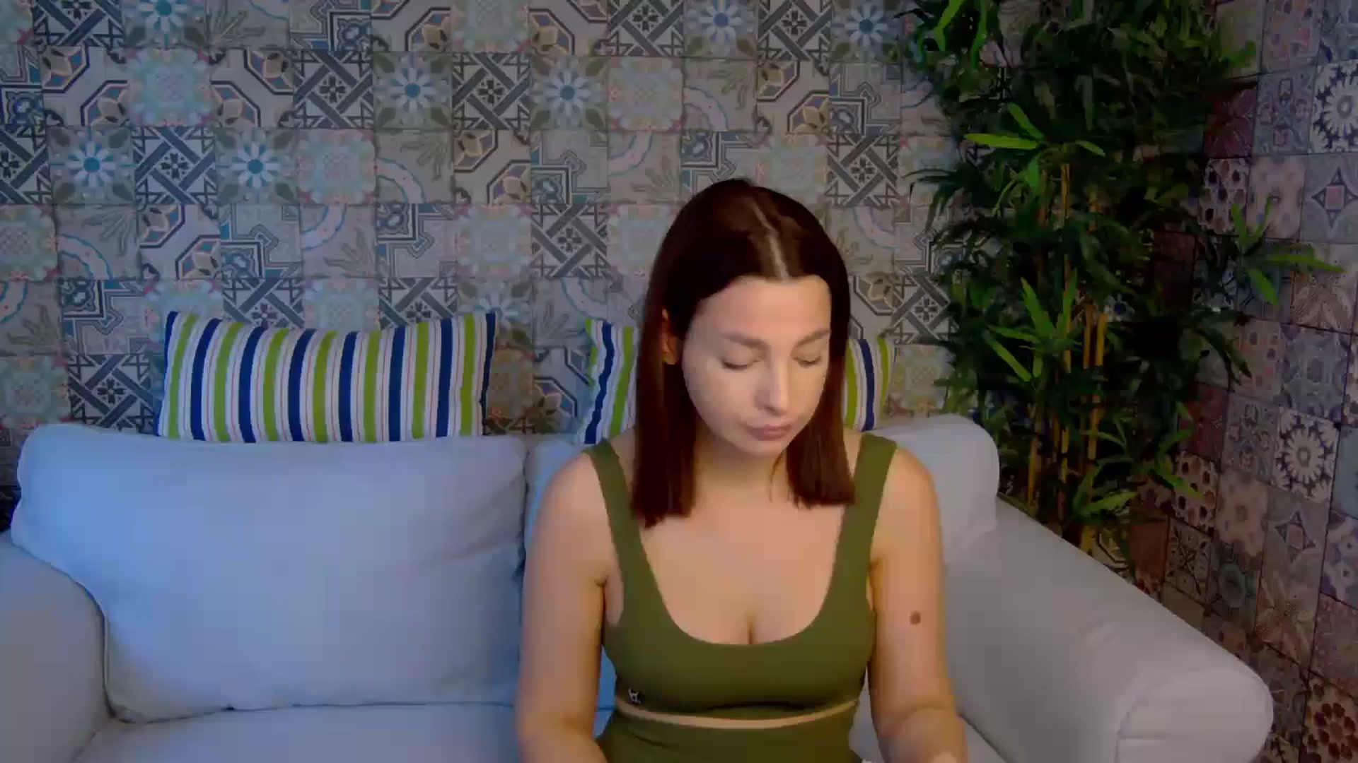 Gallery image thumbnail from MelisRoom's myfreecams stream on, 05/20/2025, 15:51 image 15 of 20