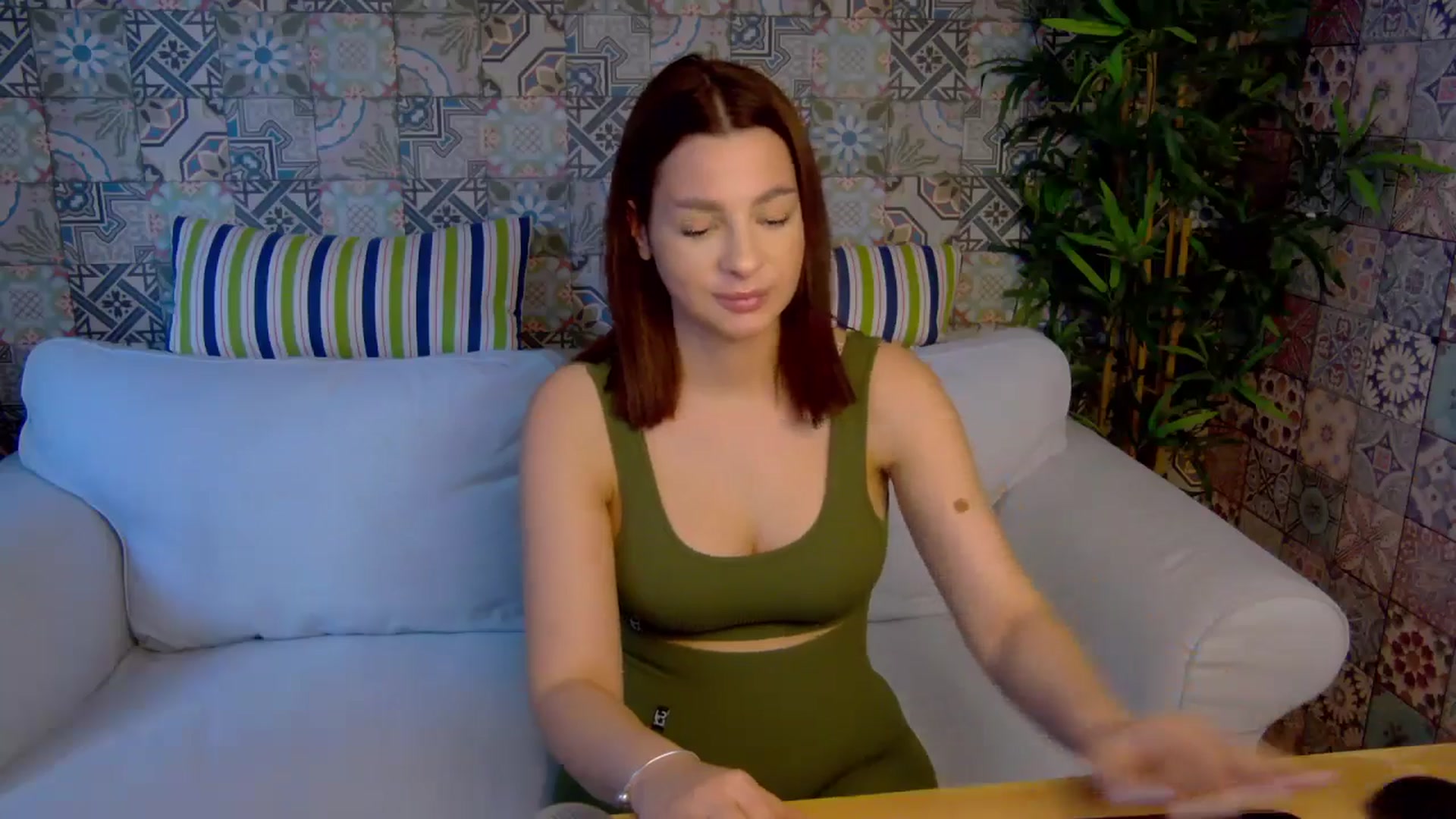 Gallery image thumbnail from MelisRoom's myfreecams stream on, 05/20/2025, 15:51 image 12 of 20