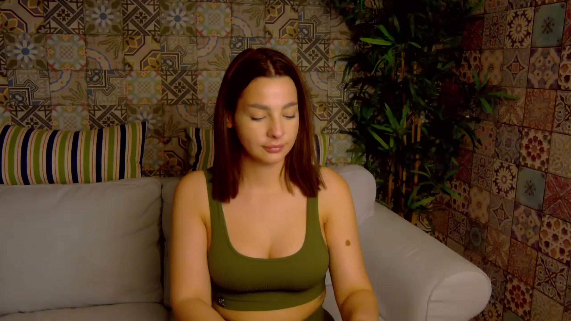 Gallery image thumbnail from MelisRoom's myfreecams stream on, 05/20/2025, 19:11 image 17 of 20