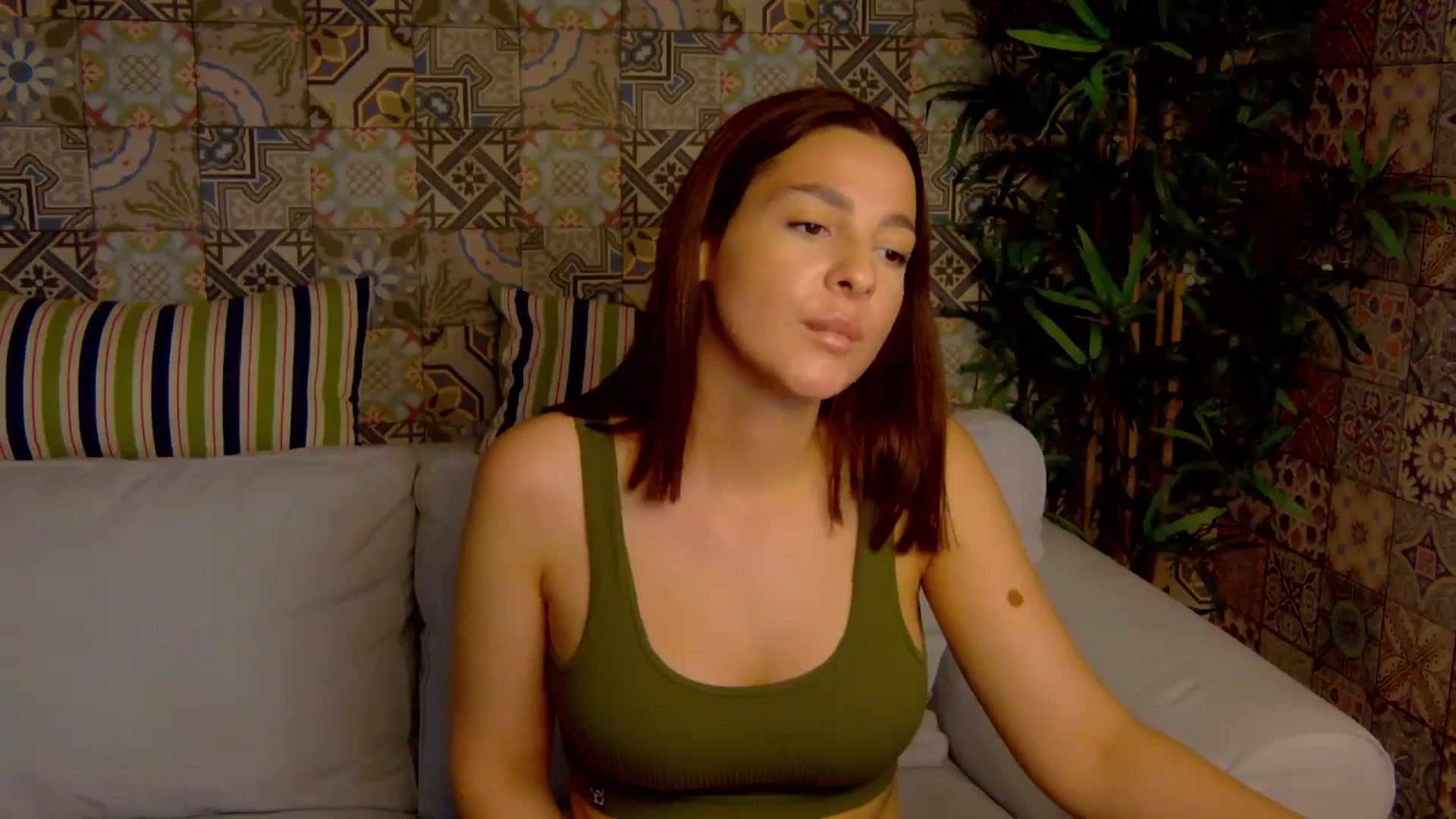 Gallery image thumbnail from MelisRoom's myfreecams stream on, 05/20/2025, 19:11 image 6 of 20