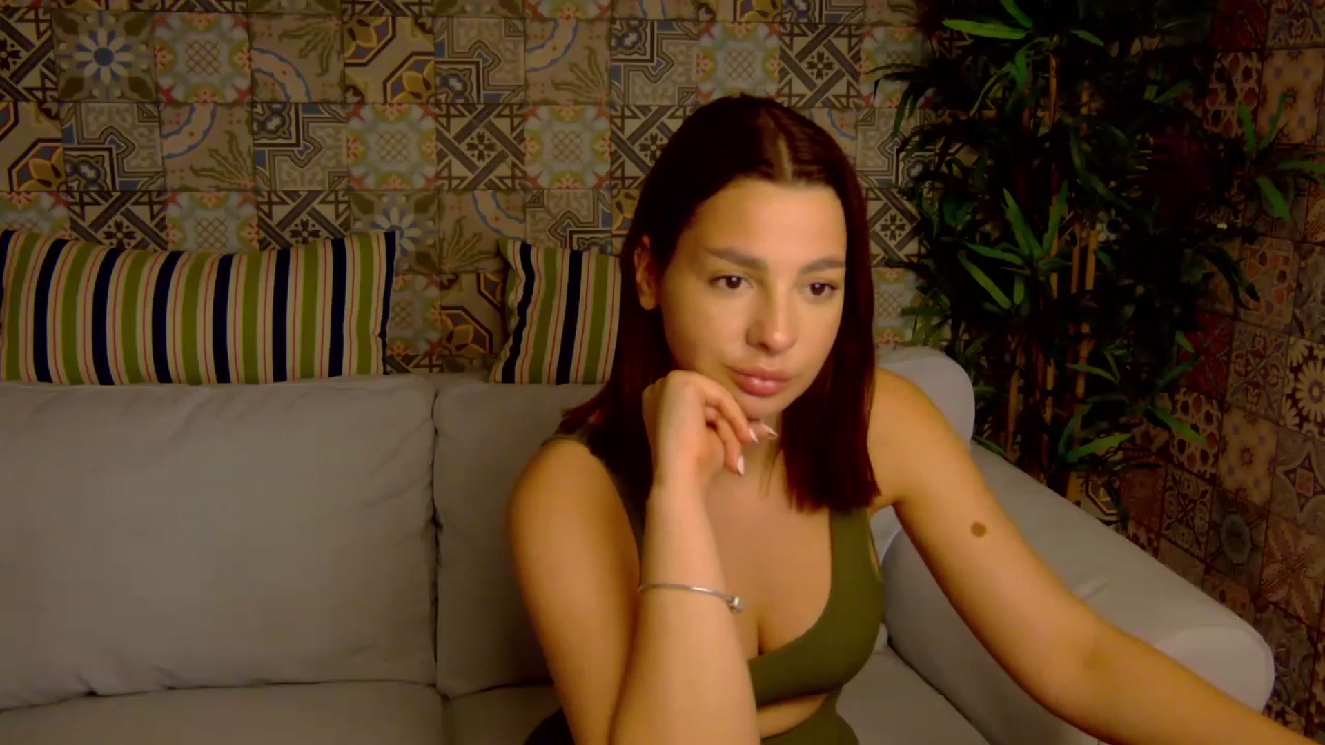 Gallery image thumbnail from MelisRoom's myfreecams stream on, 05/20/2025, 19:11 image 11 of 20
