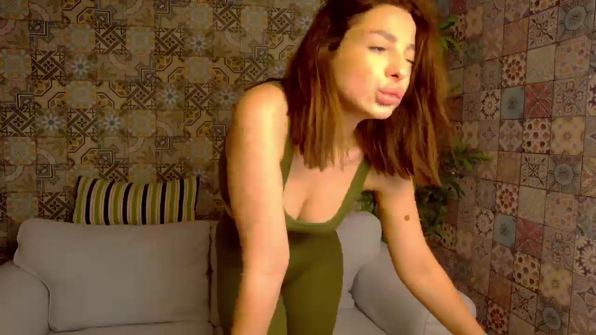 Gallery image thumbnail from MelisRoom's myfreecams stream on, 05/20/2025, 19:34 image 11 of 20