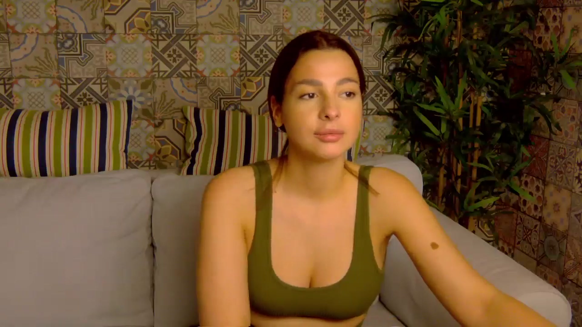Gallery image thumbnail from MelisRoom's myfreecams stream on, 05/20/2025, 19:34 image 6 of 20