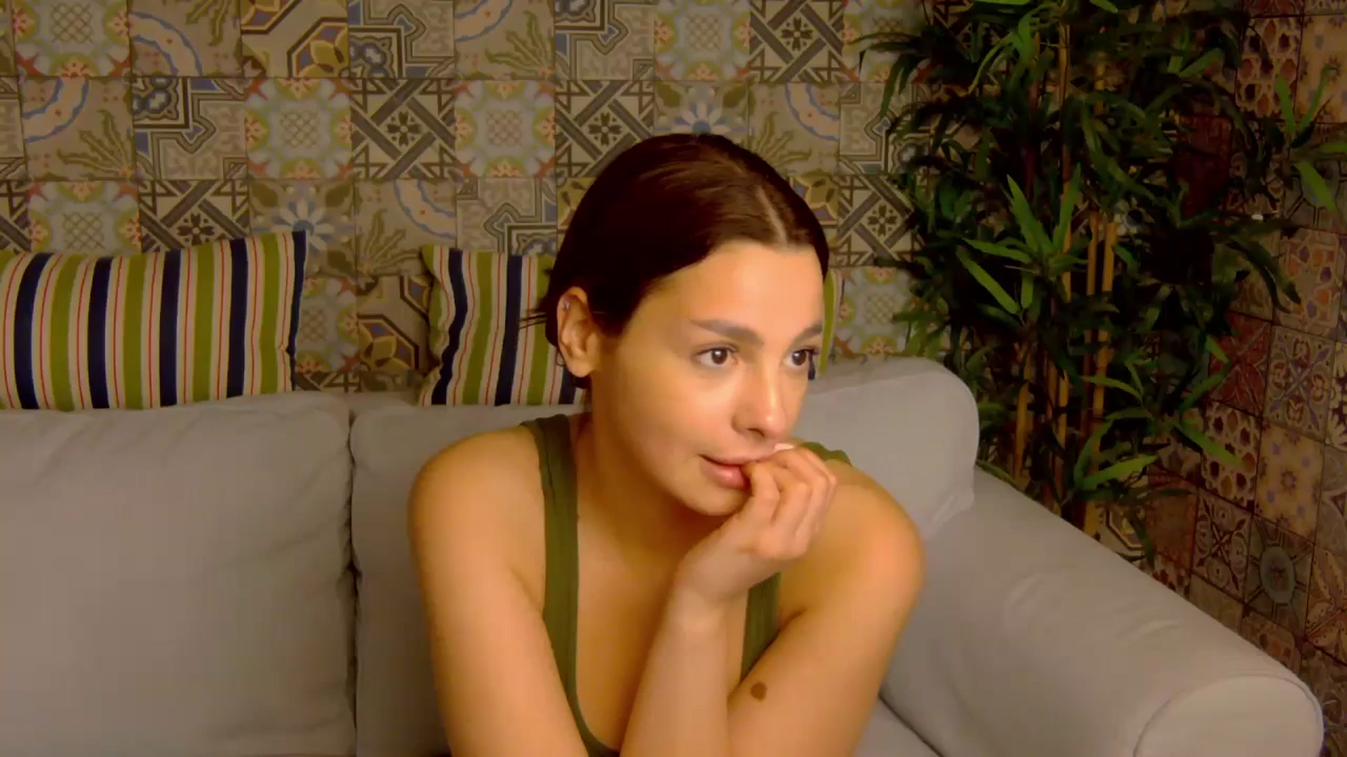 Gallery image thumbnail from MelisRoom's myfreecams stream on, 05/20/2025, 19:34 image 2 of 20