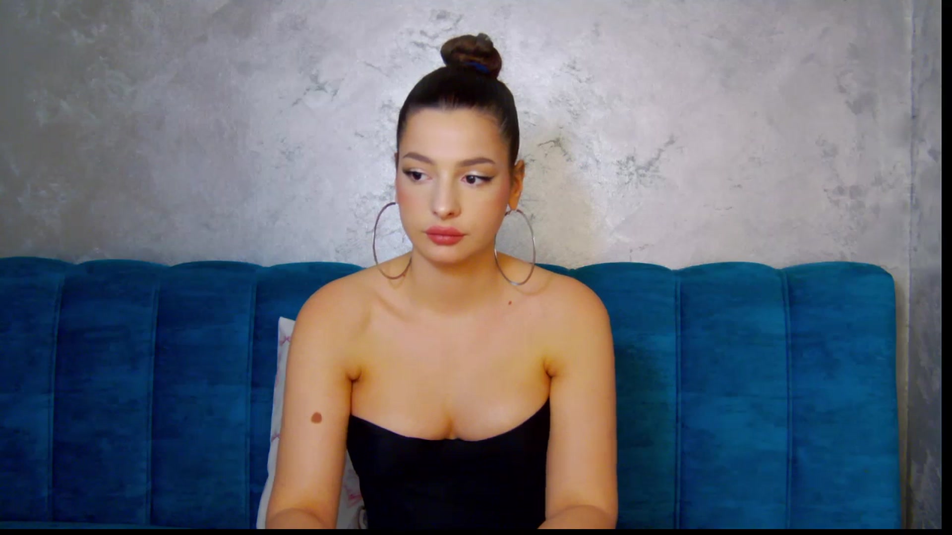Gallery image thumbnail from MelisRoom's myfreecams stream on, 05/21/2025, 15:31 image 9 of 20