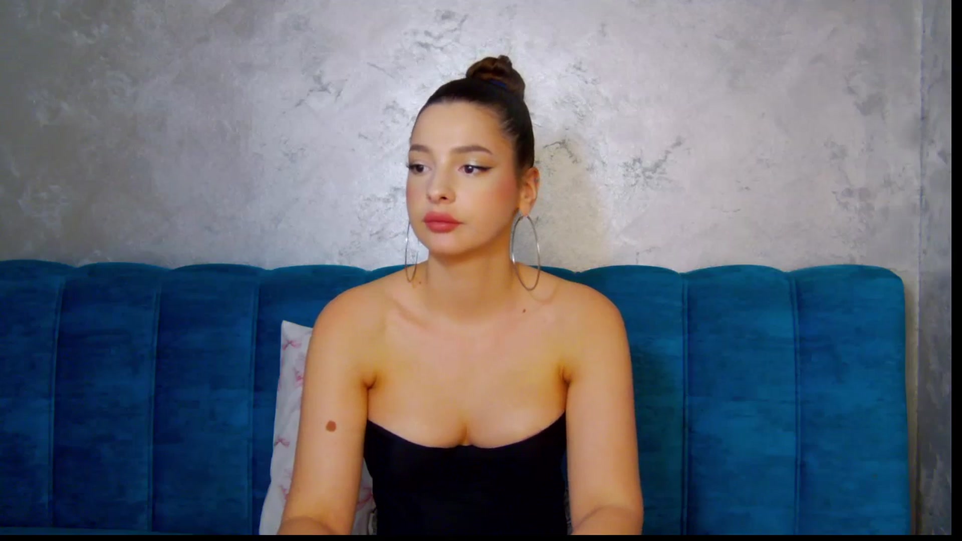 Gallery image thumbnail from MelisRoom's myfreecams stream on, 05/21/2025, 15:31 image 11 of 20
