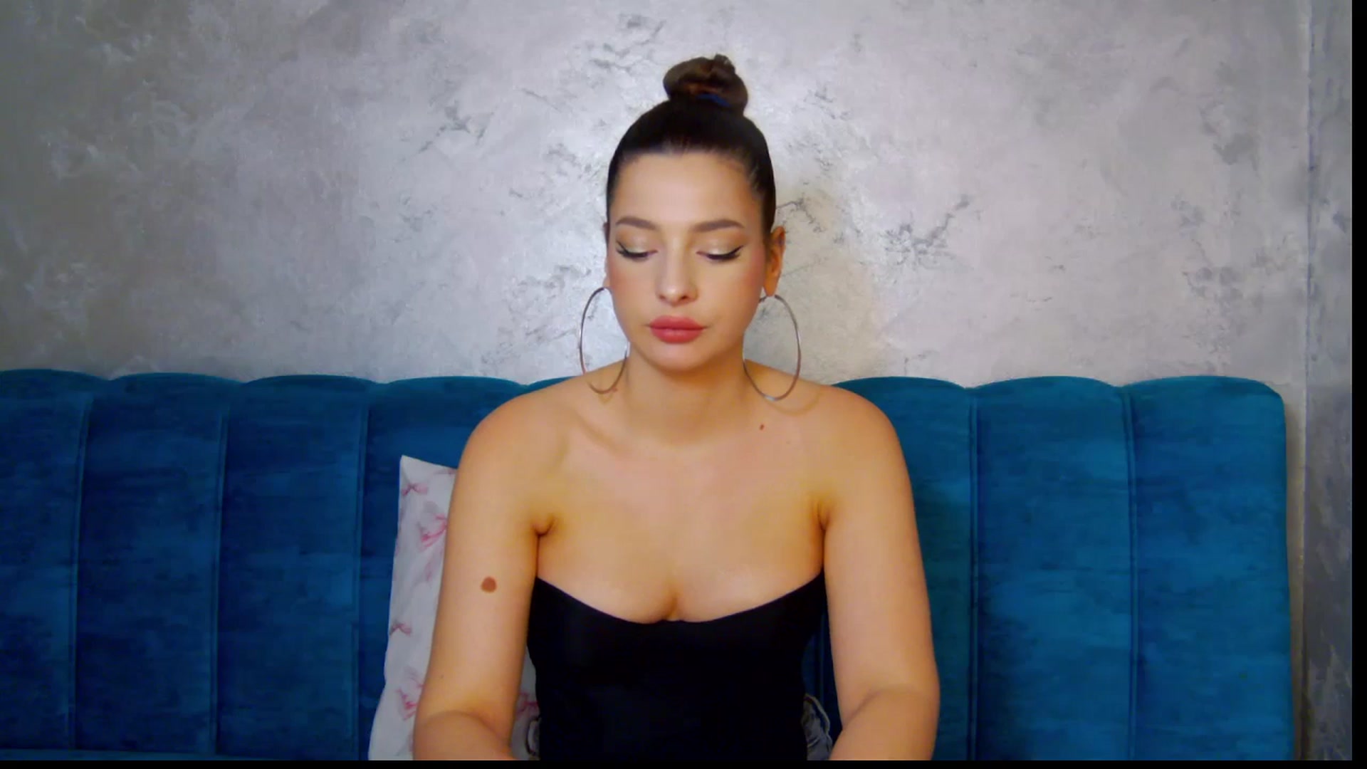 Gallery image thumbnail from MelisRoom's myfreecams stream on, 05/21/2025, 15:31 image 7 of 20