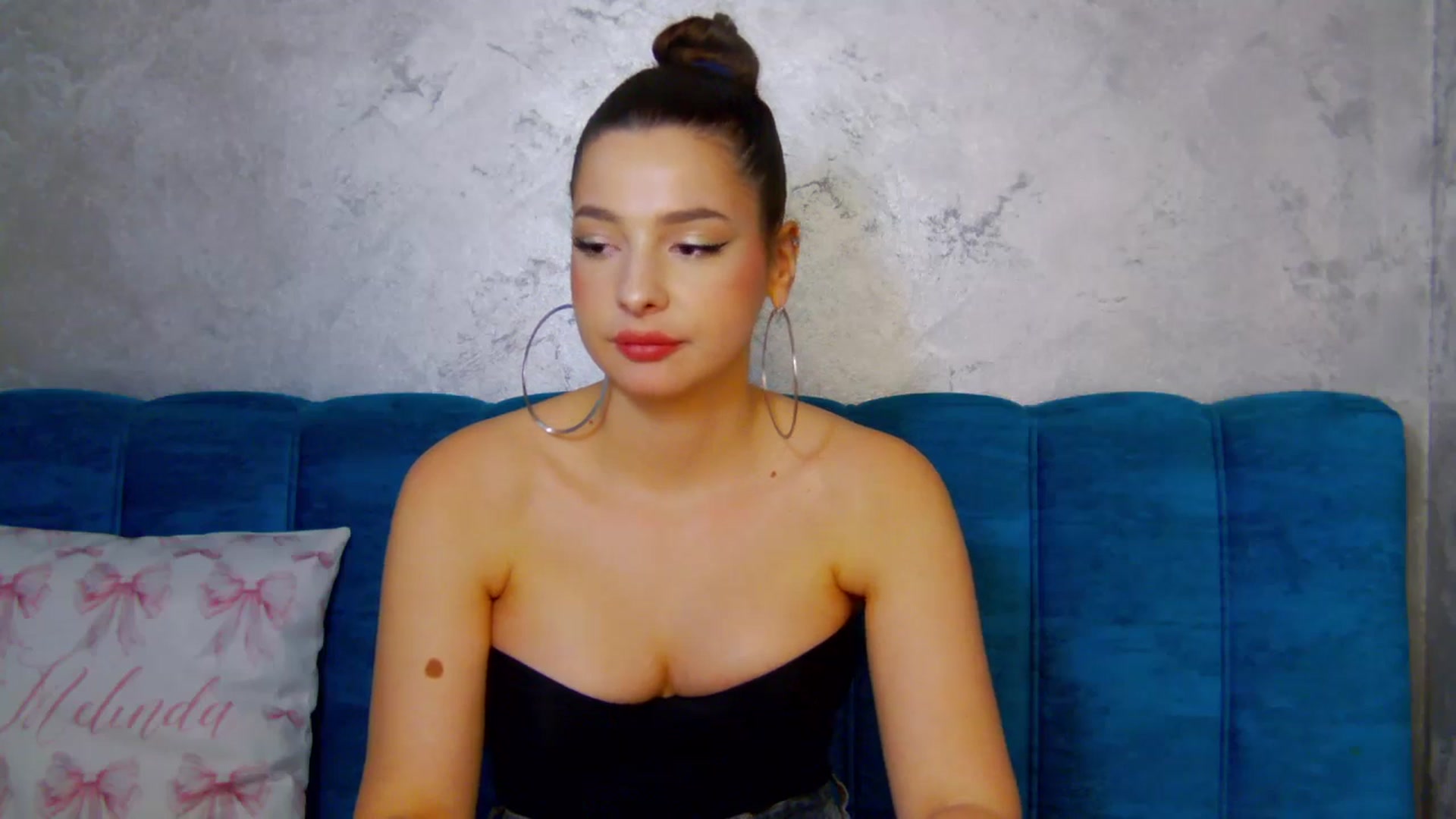 Gallery image thumbnail from MelisRoom's myfreecams stream on, 05/21/2025, 19:09 image 5 of 20