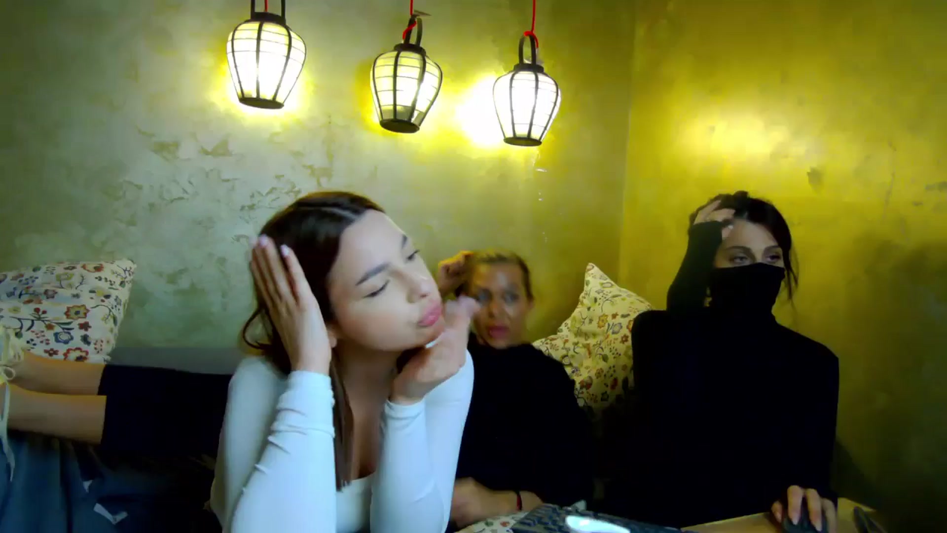 Gallery image thumbnail from MelisRoom's myfreecams stream on, 05/27/2025, 16:52 image 16 of 20