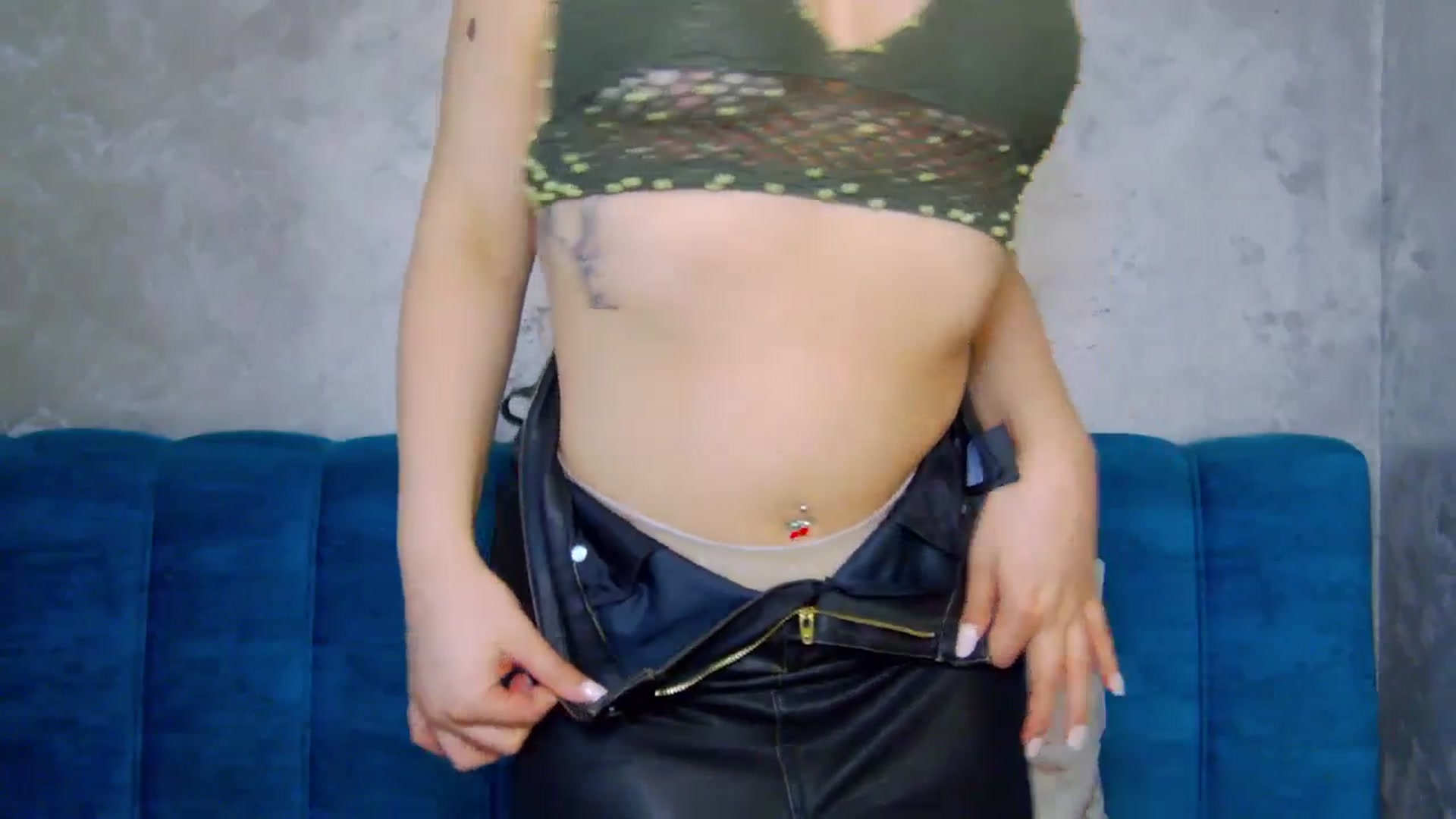 Gallery image thumbnail from MelisRoom's myfreecams stream on, 05/28/2025, 15:04 image 16 of 20