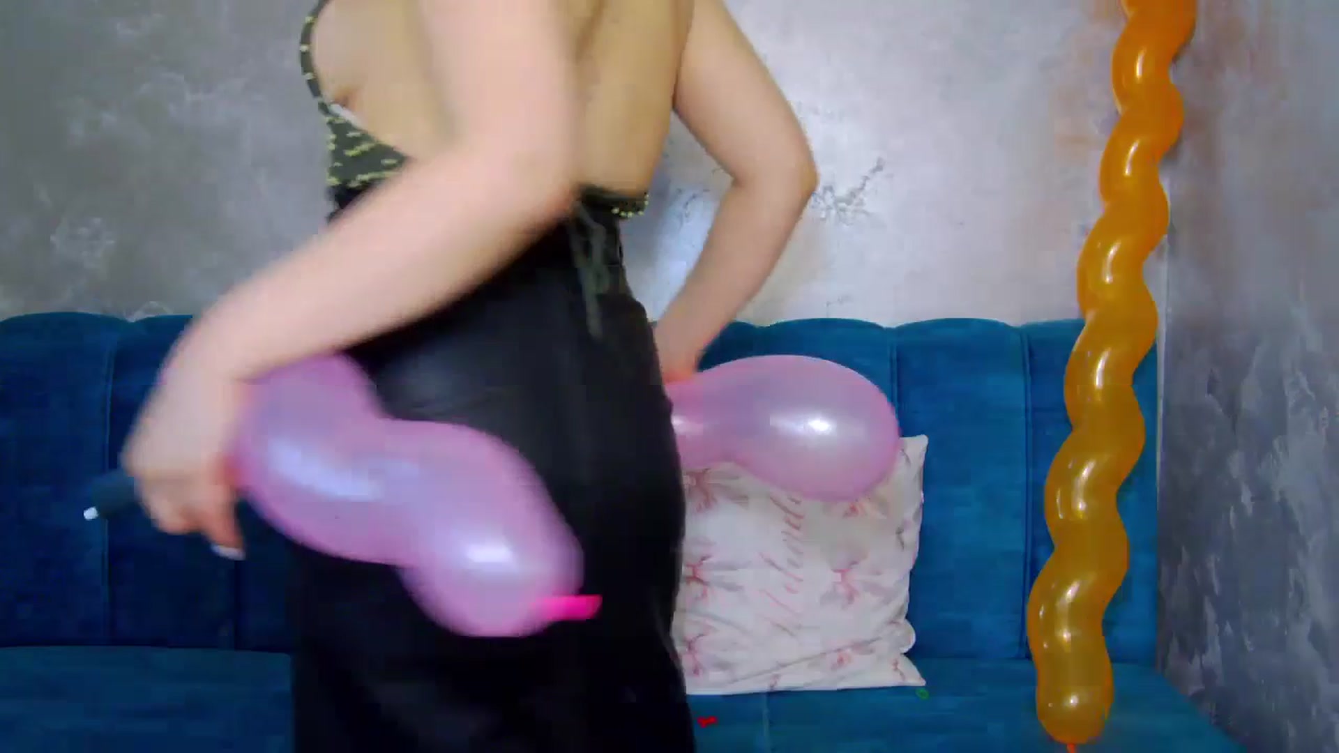 Gallery image thumbnail from MelisRoom's myfreecams stream on, 05/28/2025, 15:04 image 14 of 20