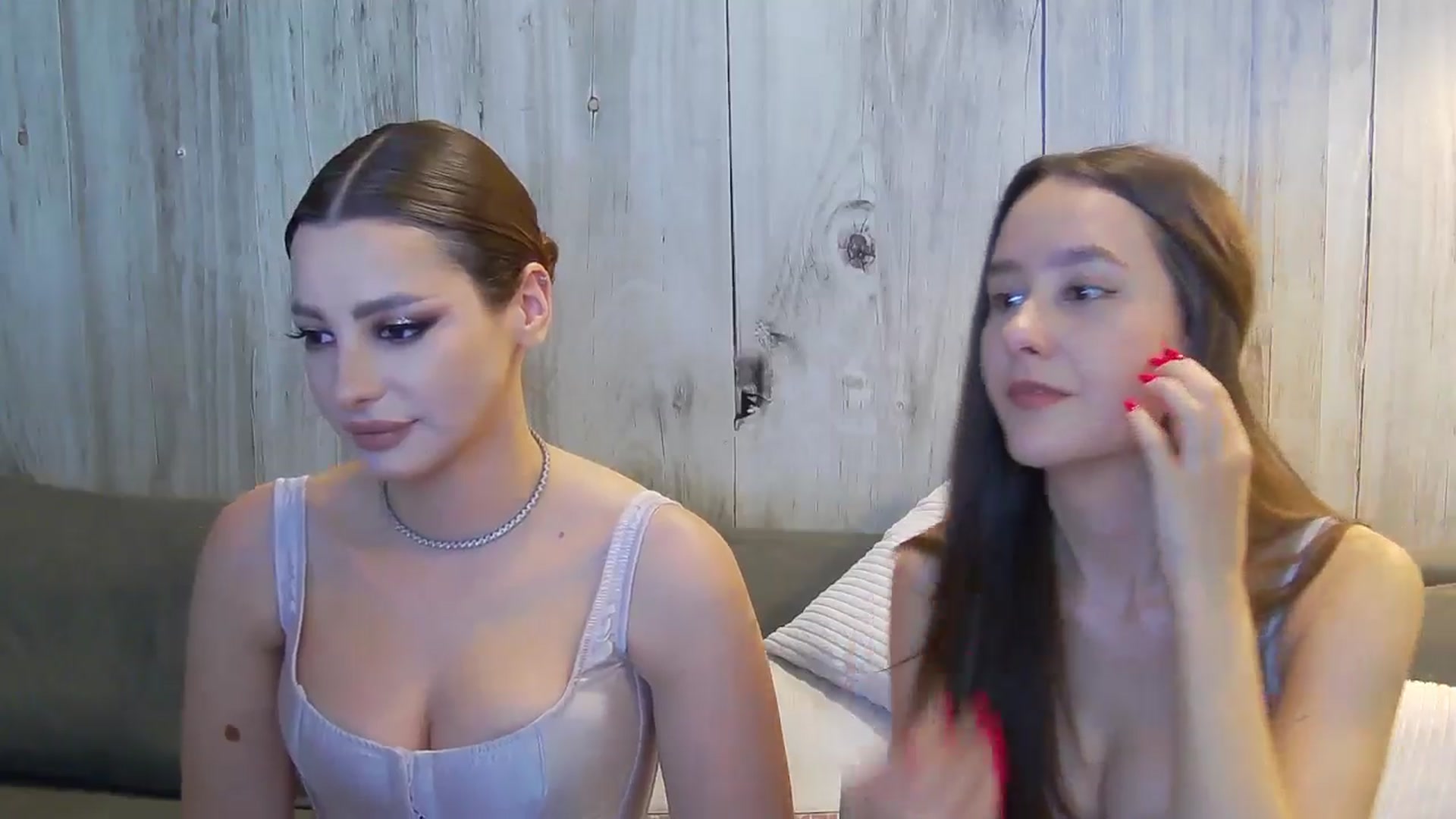 Gallery image thumbnail from MelisRoom's myfreecams stream on, 05/29/2025, 15:39 image 5 of 20