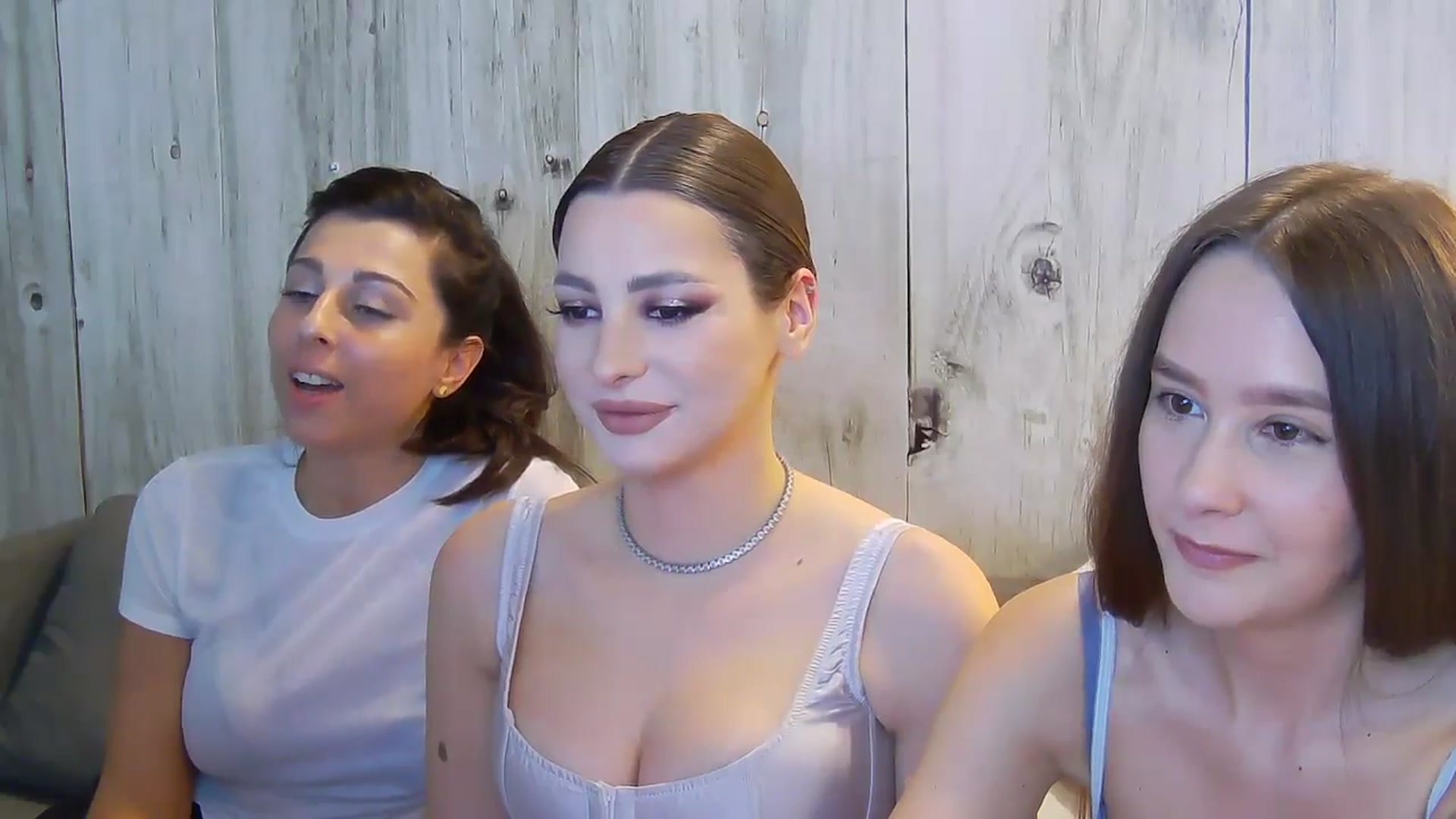 Gallery image thumbnail from MelisRoom's myfreecams stream on, 05/29/2025, 15:39 image 9 of 20