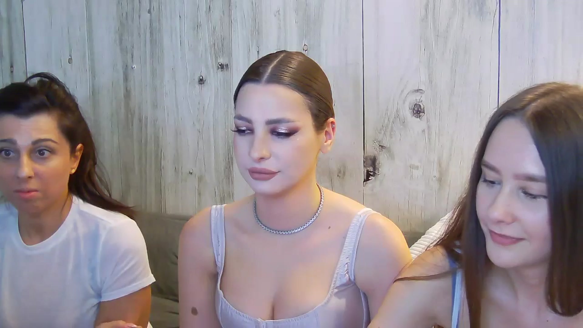Gallery image thumbnail from MelisRoom's myfreecams stream on, 05/29/2025, 15:39 image 12 of 20