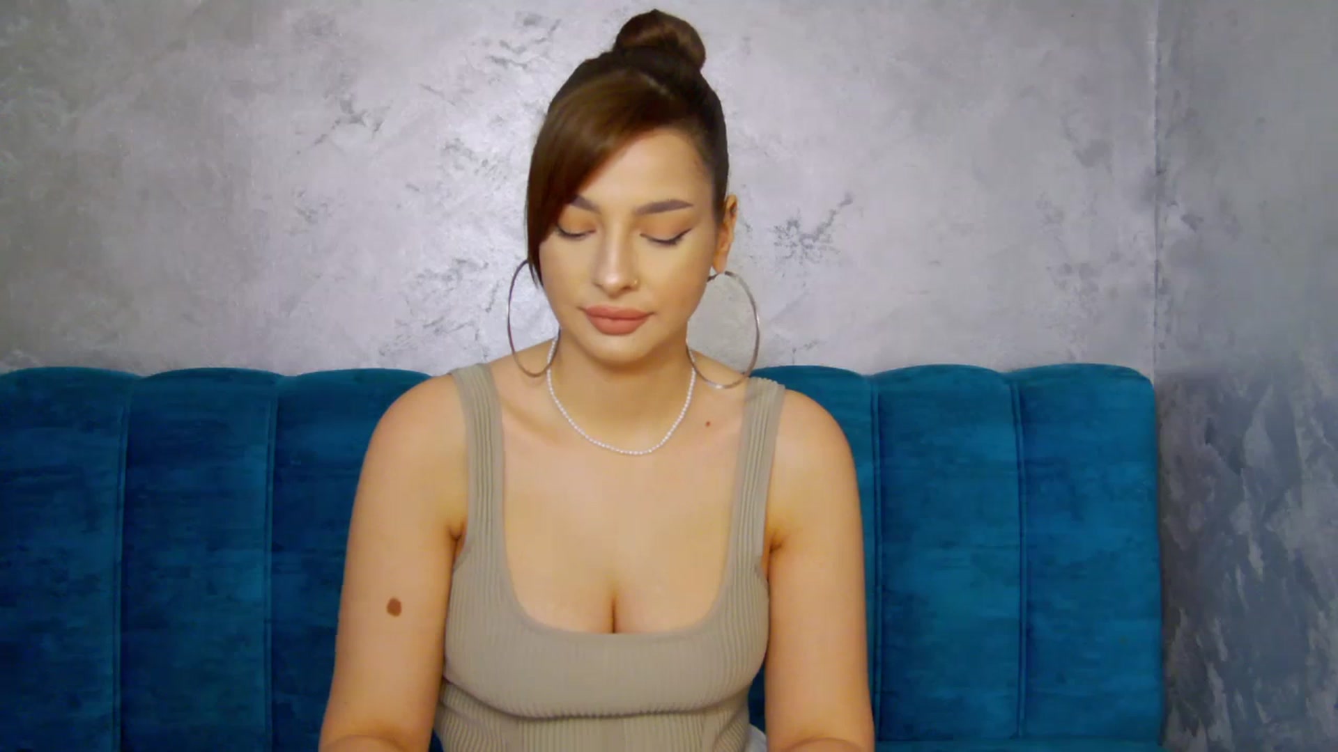 Gallery image thumbnail from MelisRoom's myfreecams stream on, 05/31/2025, 13:03 image 10 of 20