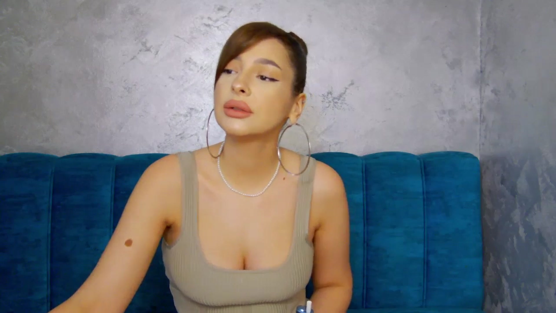 Gallery image thumbnail from MelisRoom's myfreecams stream on, 05/31/2025, 13:03 image 12 of 20
