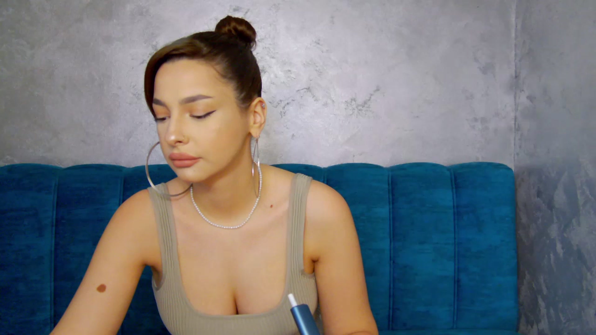 Gallery image thumbnail from MelisRoom's myfreecams stream on, 05/31/2025, 13:03 image 14 of 20